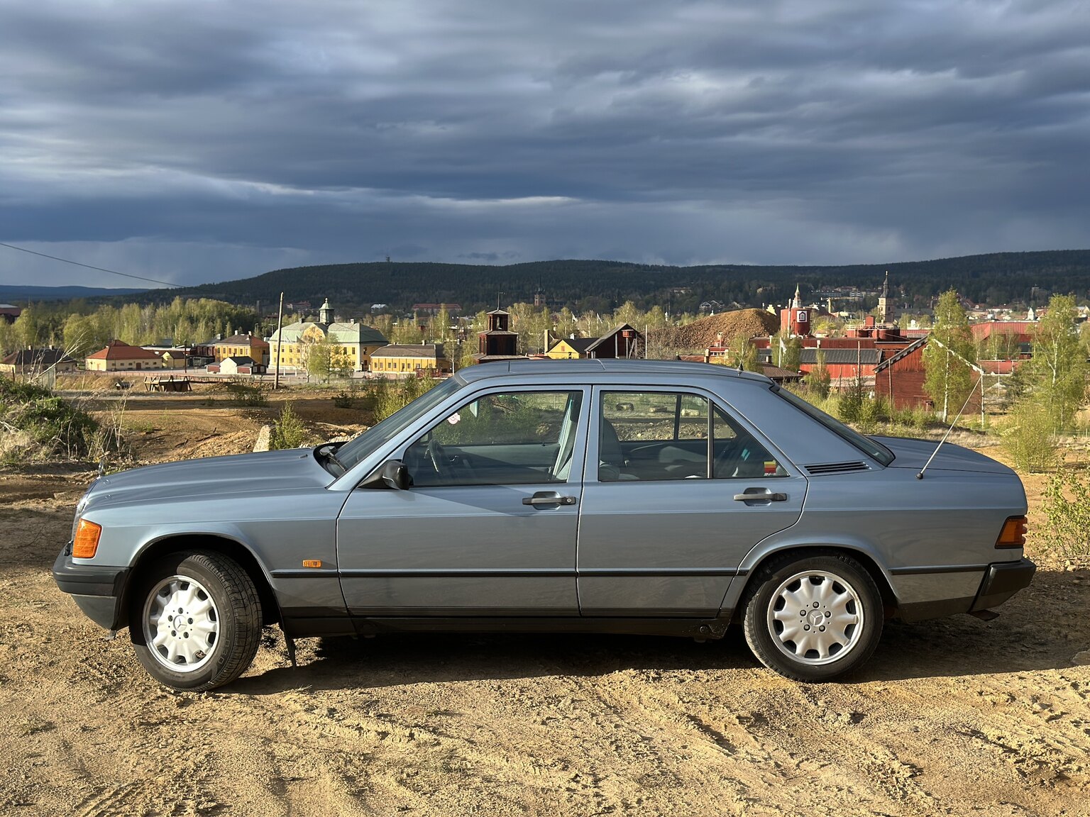 Exterior image of 1988 Mercedes-Benz 190 E