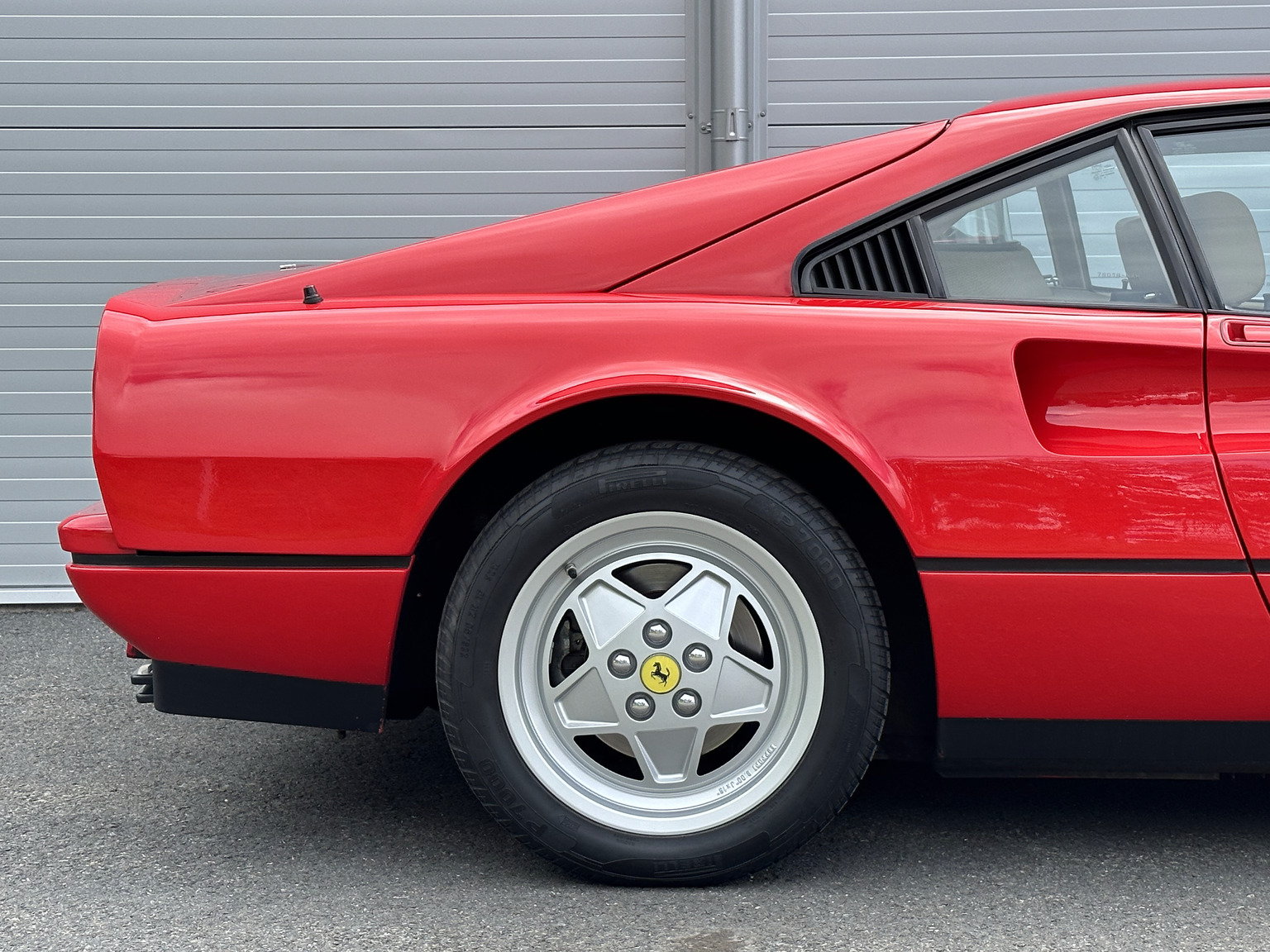 Exteriörbild på 1988 Ferrari 328 GTB