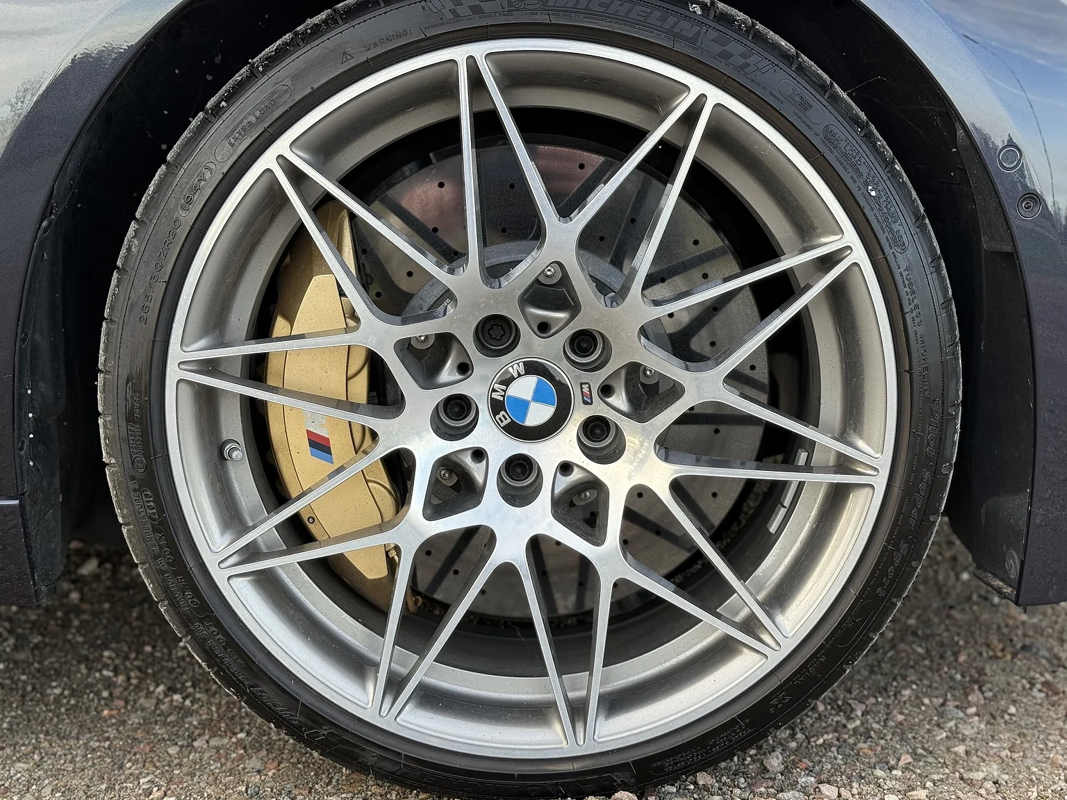 Exteriörbild på 2017 BMW M3 Competition 30 Jahre (27)