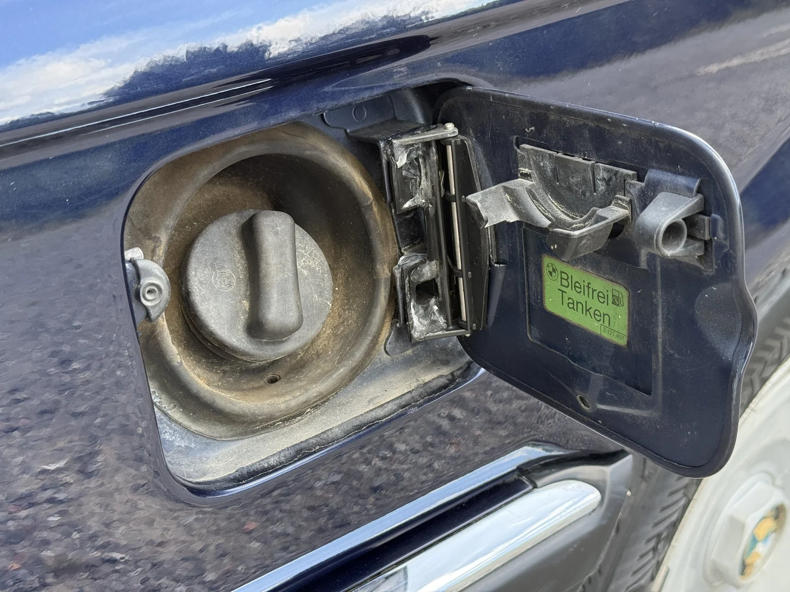 Exteriörbild på 1990 BMW 750i (29)