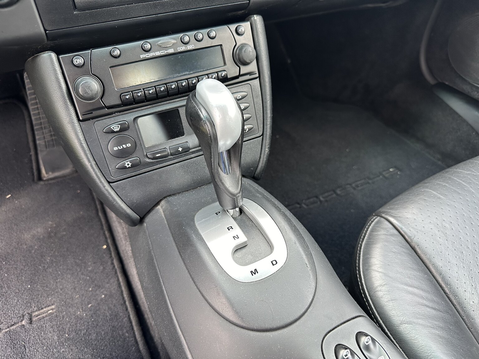 Innenraumfoto von 2002 Porsche 996 Turbo