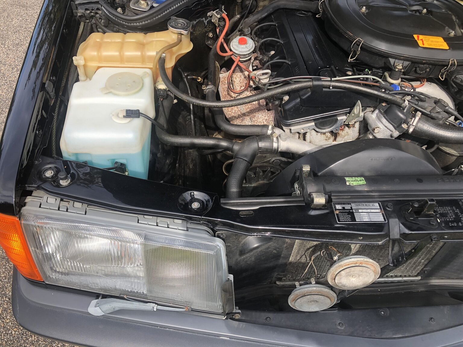 Image of 1986 Mercedes-Benz 190E mechanics