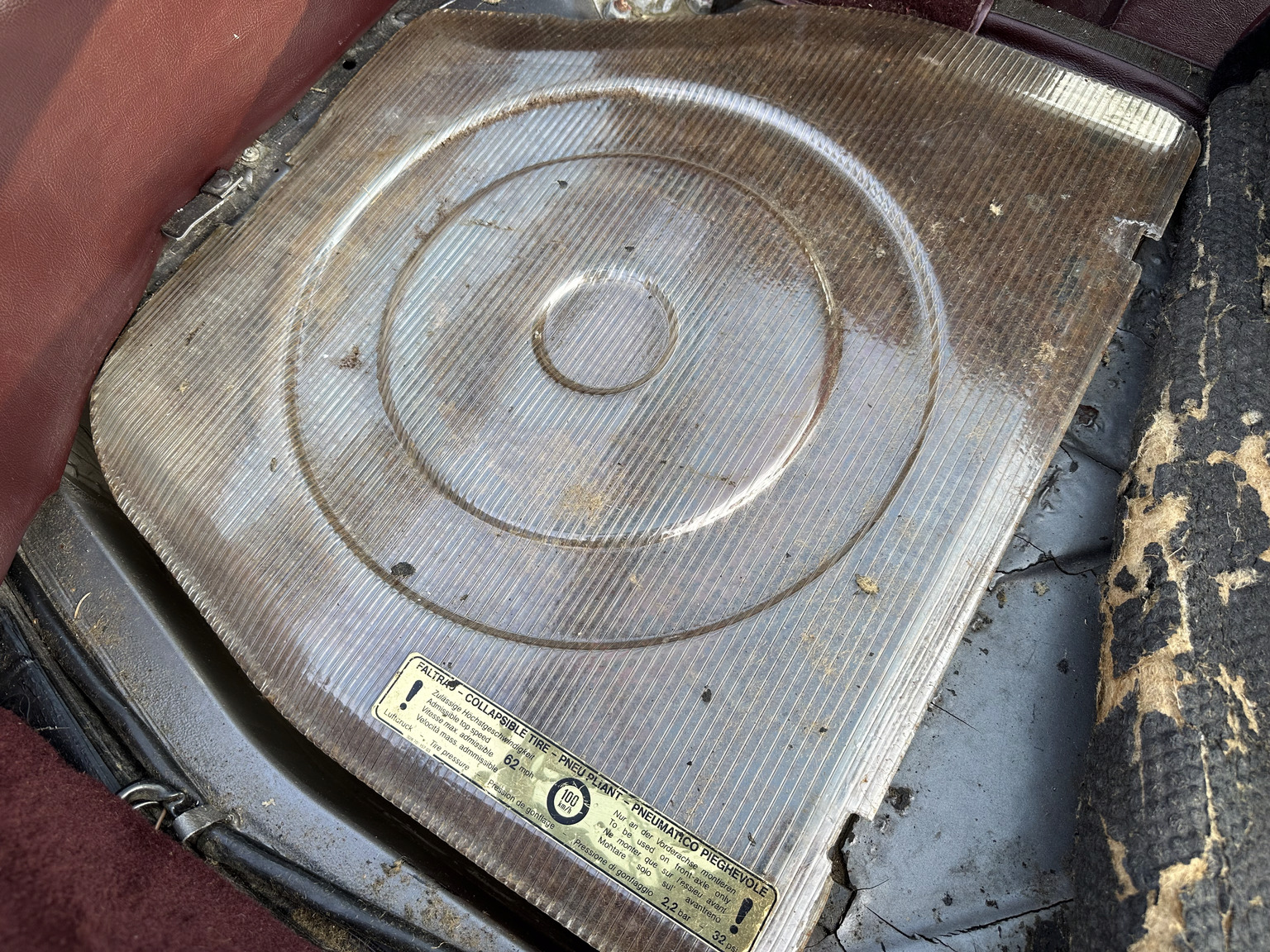 Interior image of 1985 Porsche 928 (53)