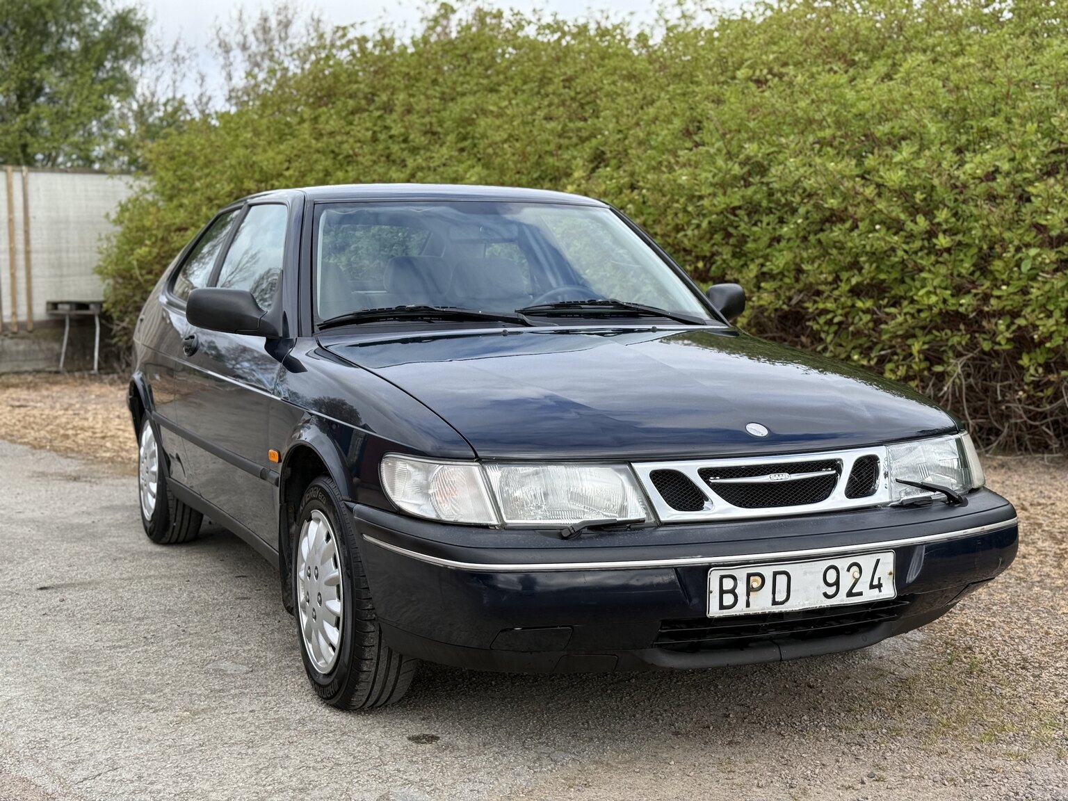 Exterior image of 1997 SAAB 900