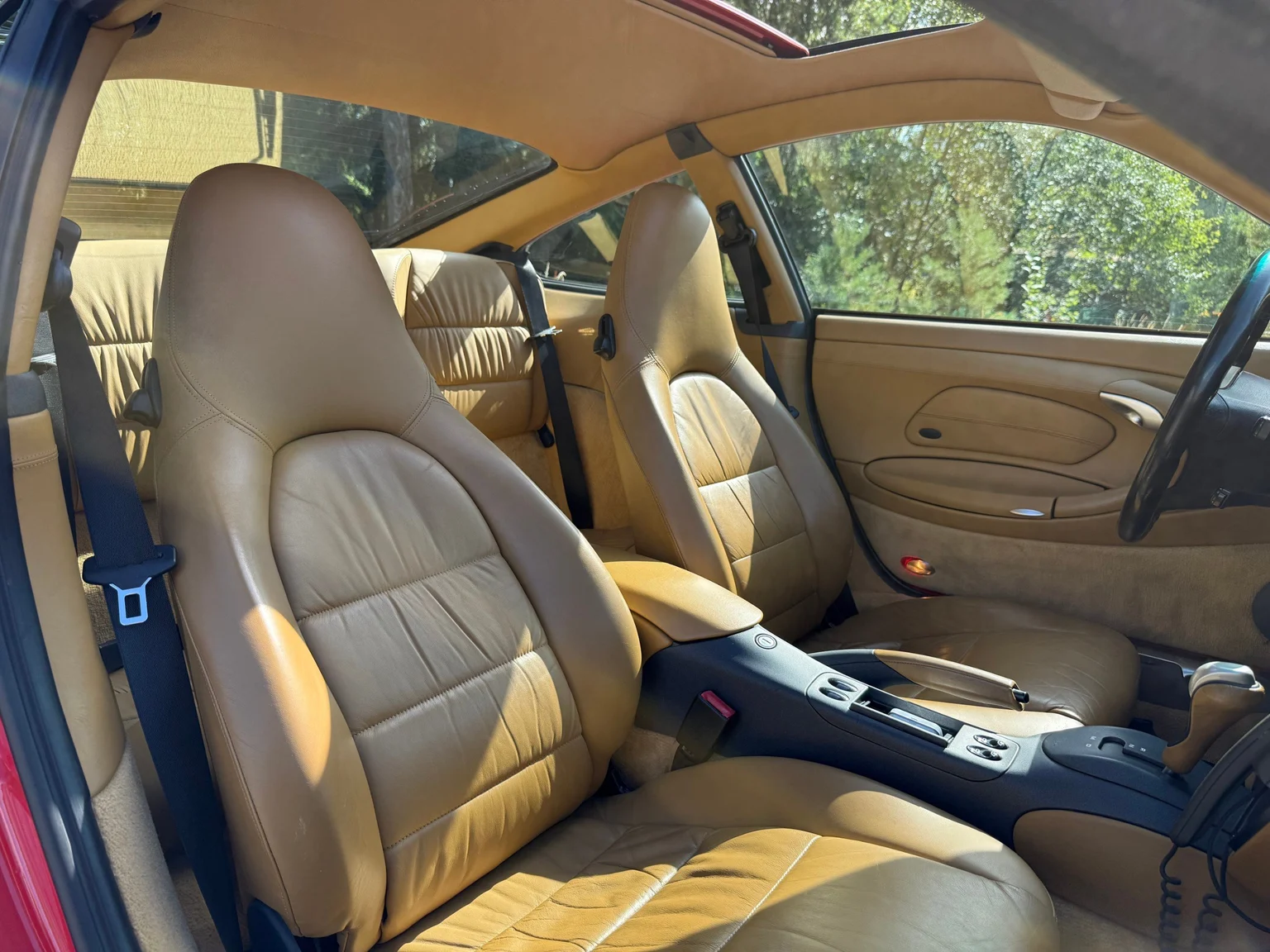 Innenraumfoto von 1998 Porsche 911 Carrera (55)