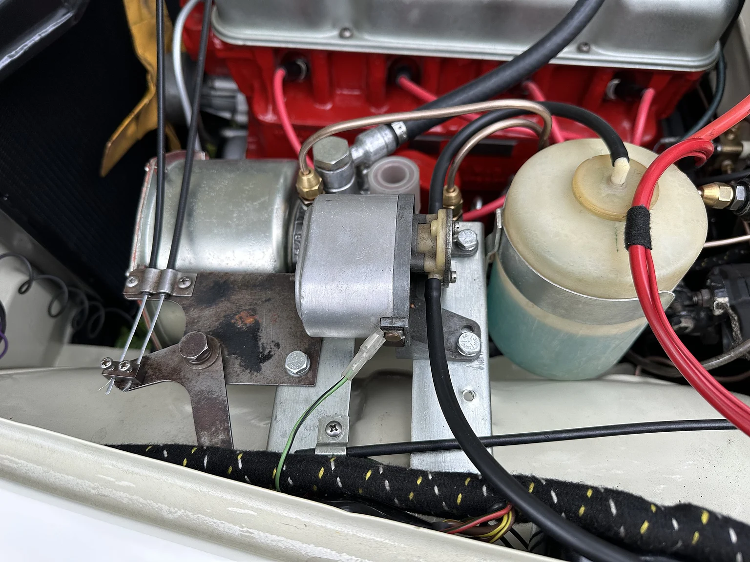 Image of 1964 Volvo P1800S (6) mechanics