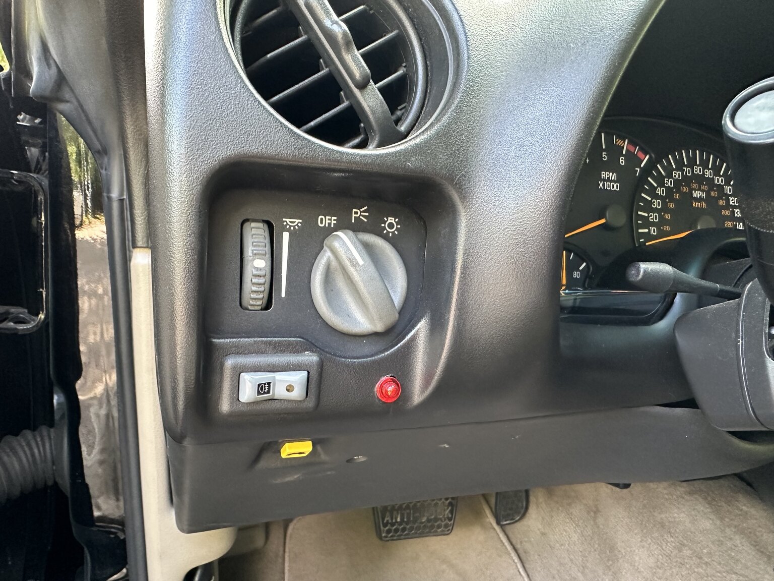 Interior image of 2000 Pontiac TransAm Firebird (23)