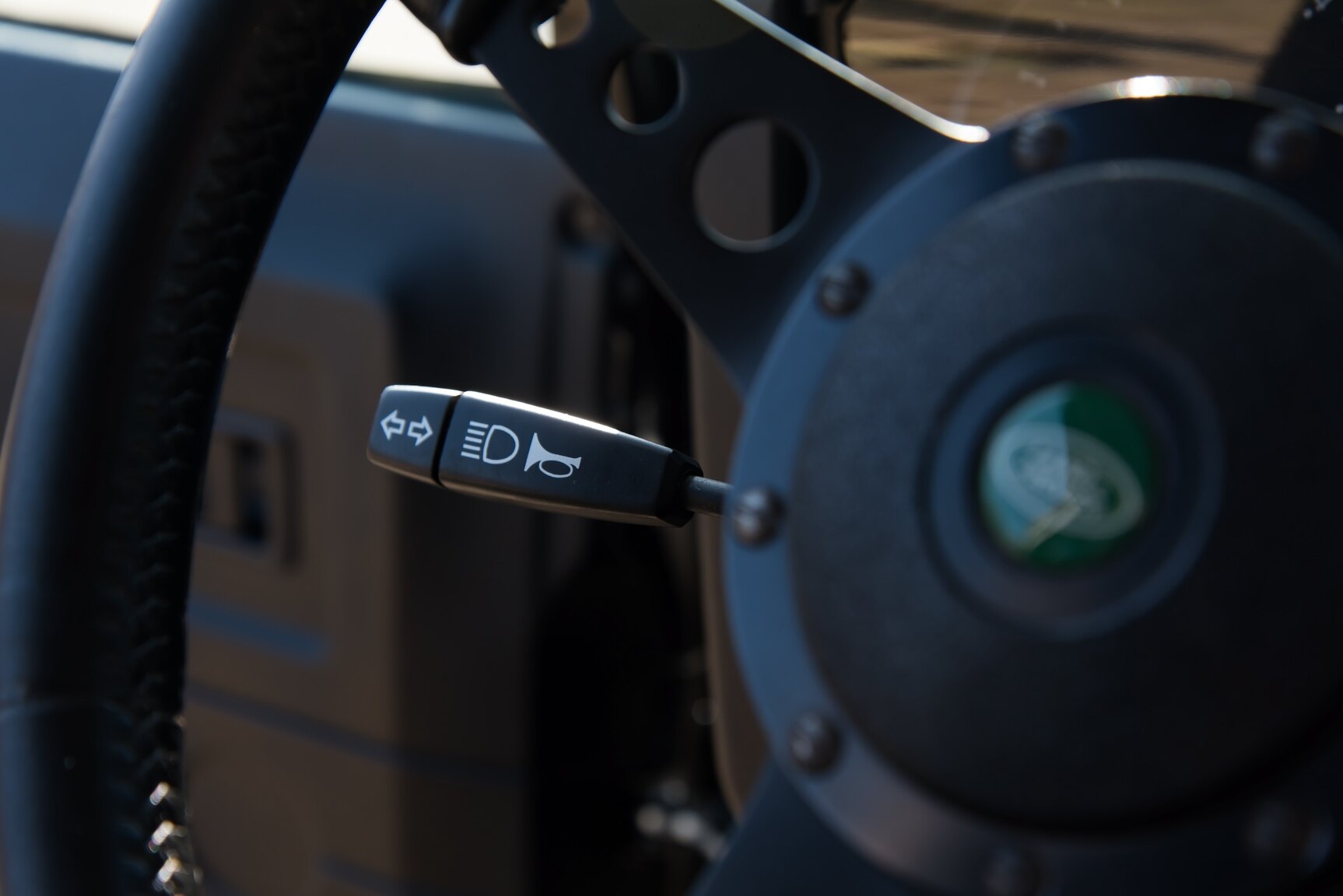 Innenraumfoto von 2009 Land Rover Defender 90 2.4 TD4 4x4
