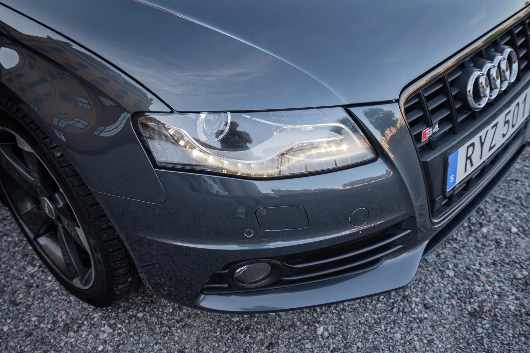 Exterior image of 2011 Audi S4 (52)