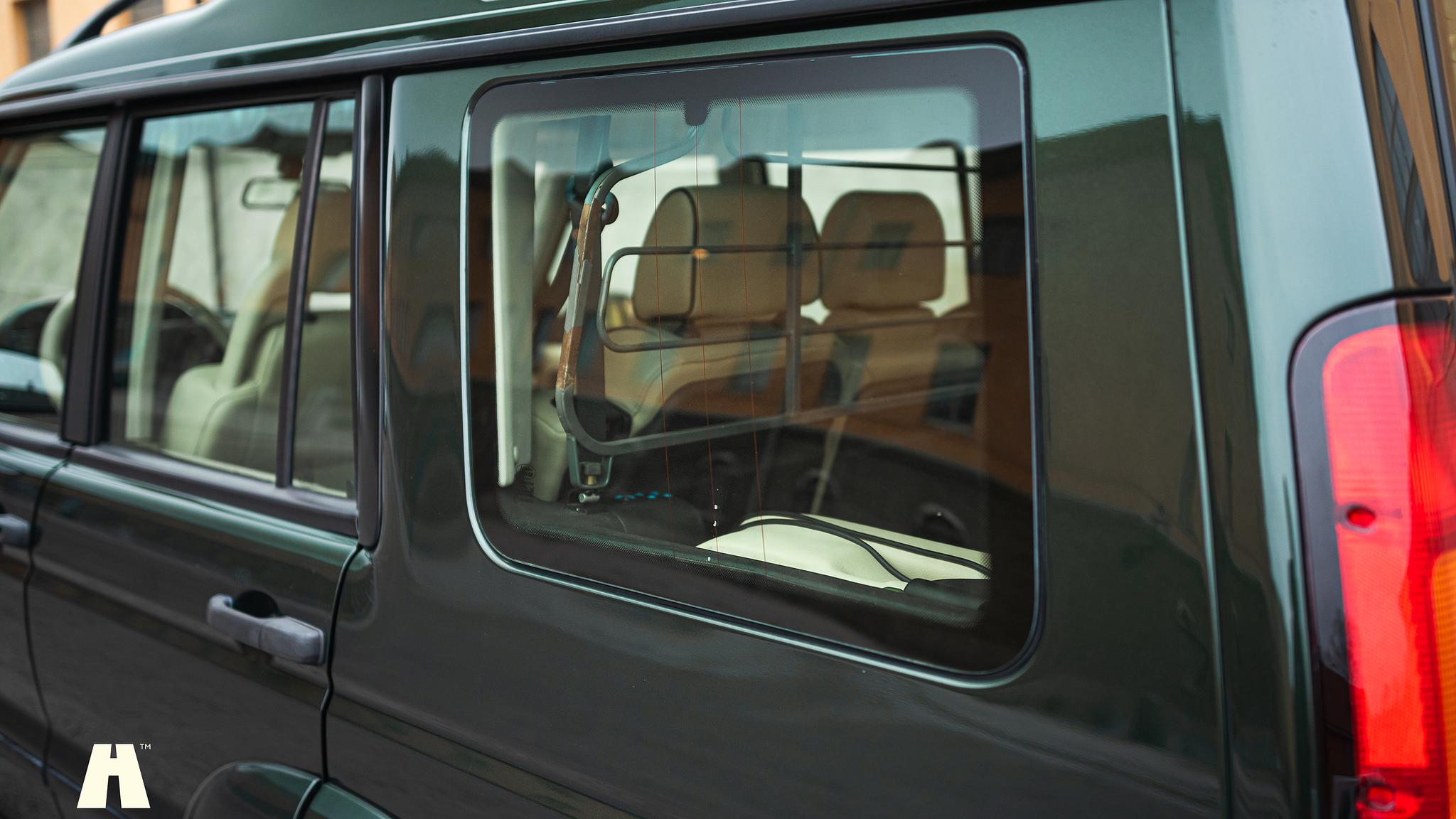 Exterior image of 2003 Land Rover Discovery II, 2003