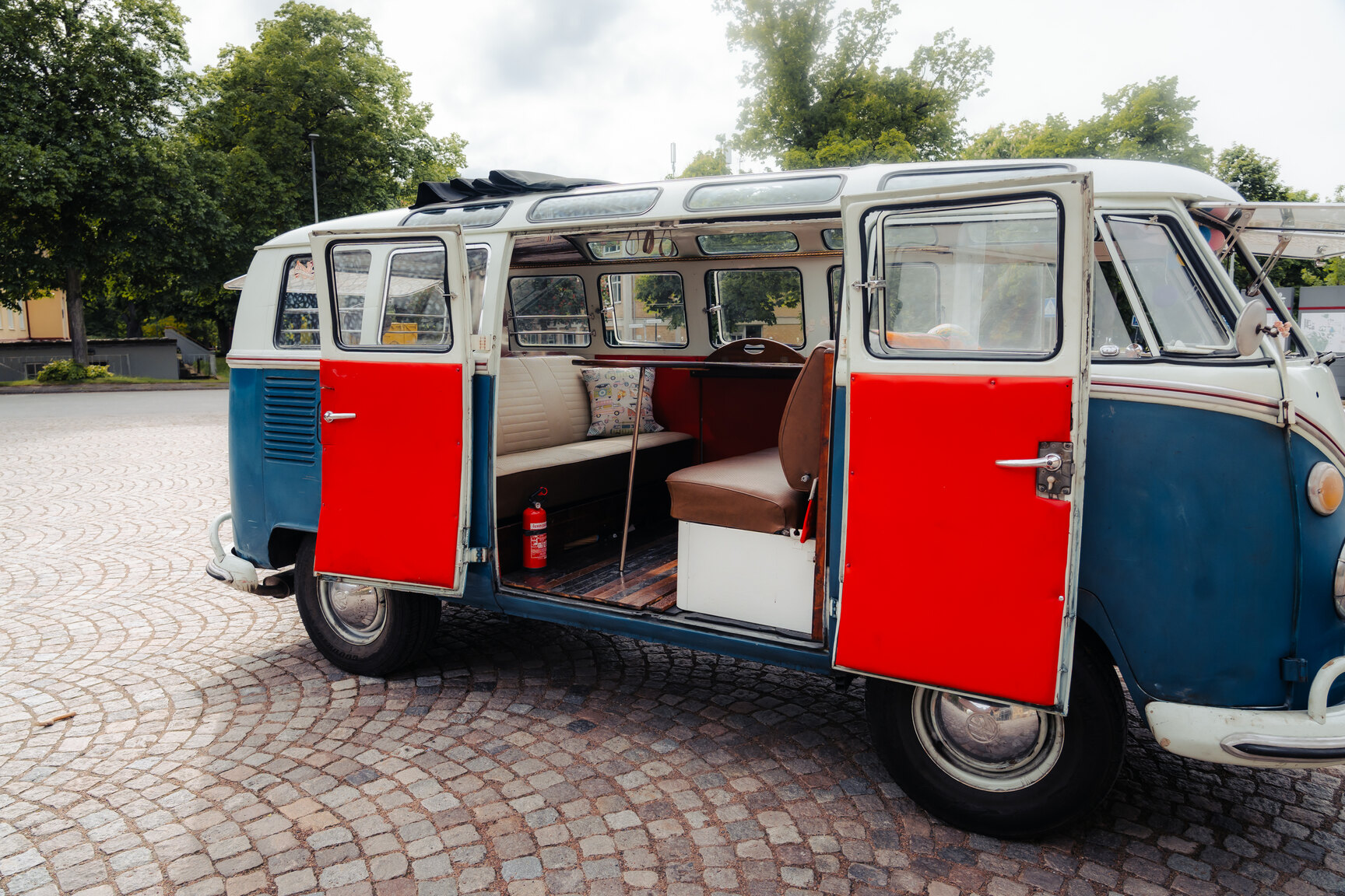 Innenraumfoto von 1964 Volkswagen Kleinbus Transporter 1500 Deluxe “21-fönsters Samba”
