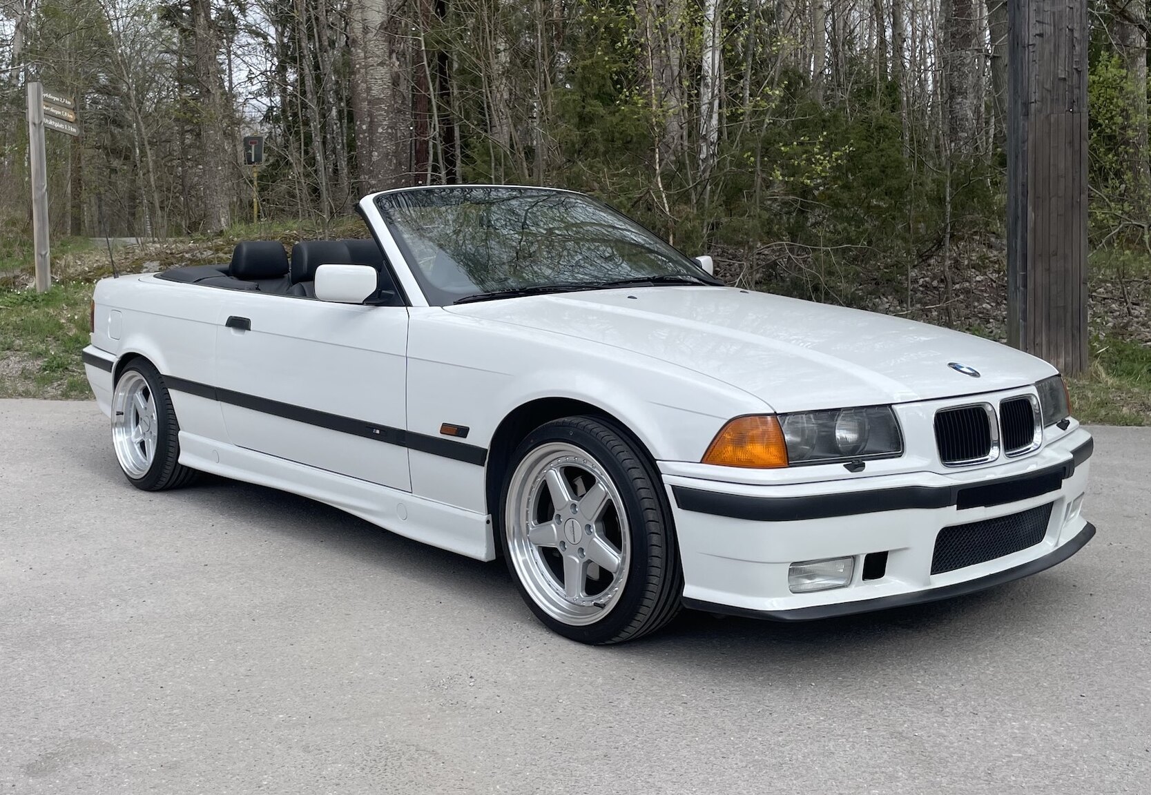 Exterior image of 1995 BMW 328 iA Convertible