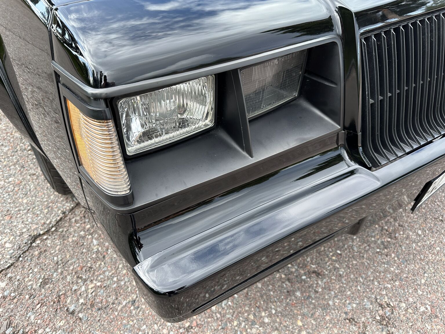 Exterior image of 1987 Buick Grand National "GNX" (27)