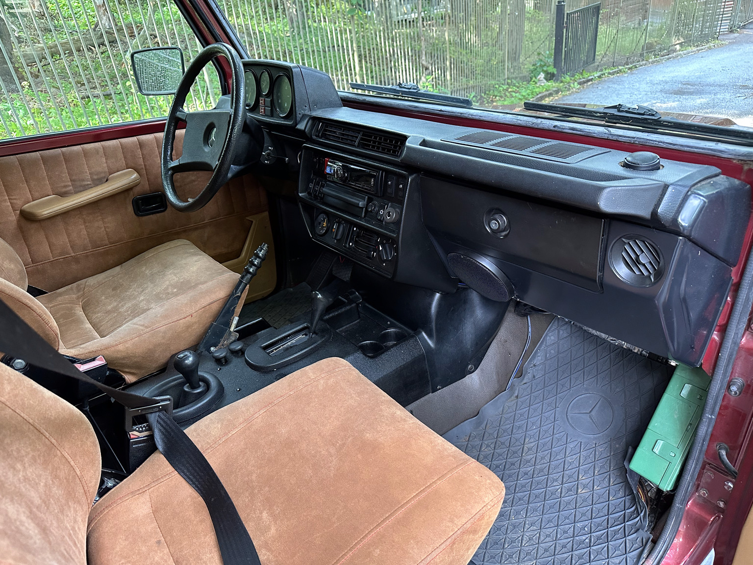 Innenraumfoto von 1986 Mercedes 280 GE (23)