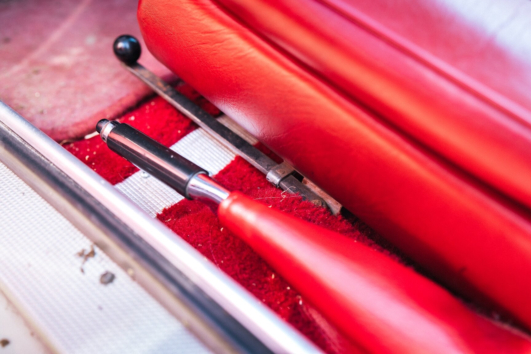 Interior image of 1963 Volvo 1800 S (44)