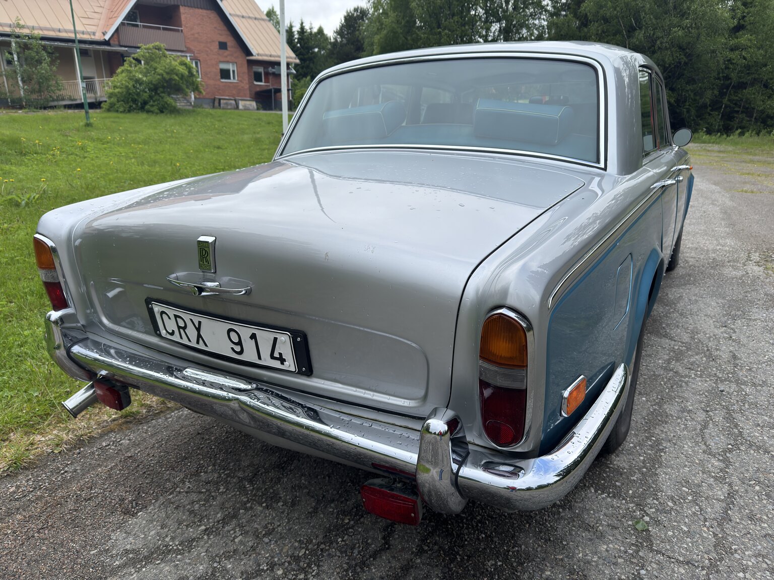 Exterior image of 1976 Rolls-Royce Silver Shadow