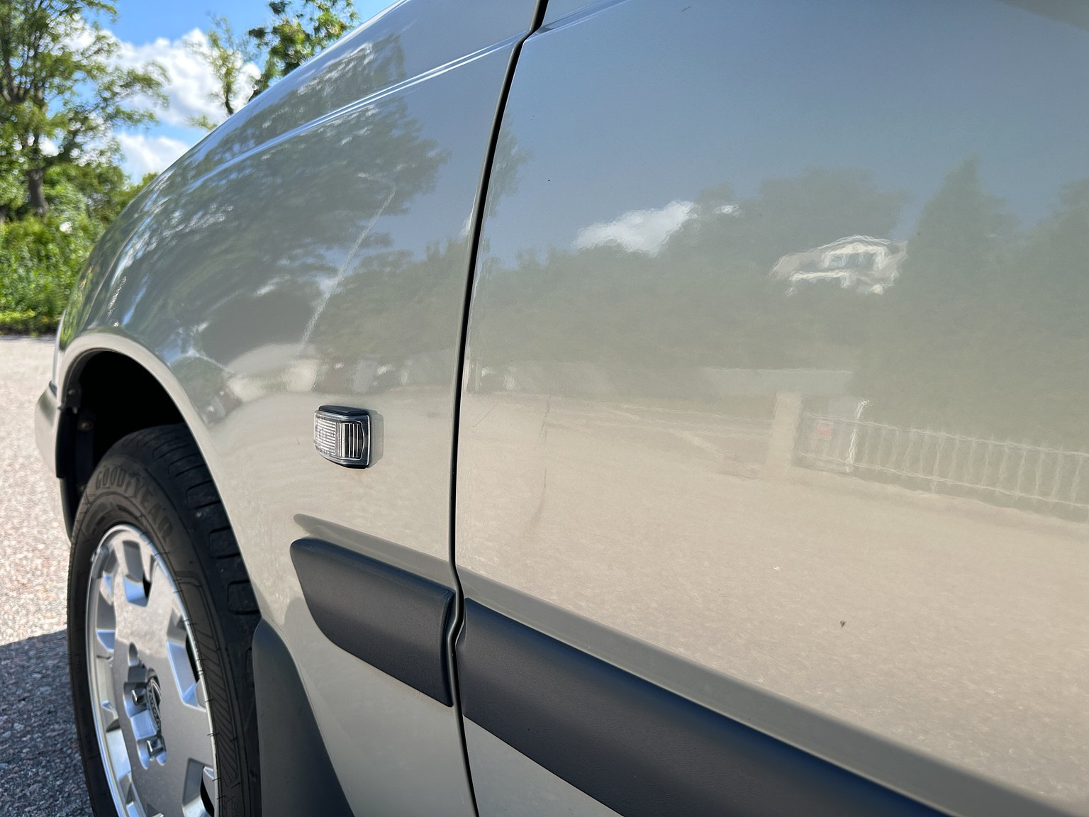 Exterior image of 2000 Volvo V70 XC 2.4 T AWD 