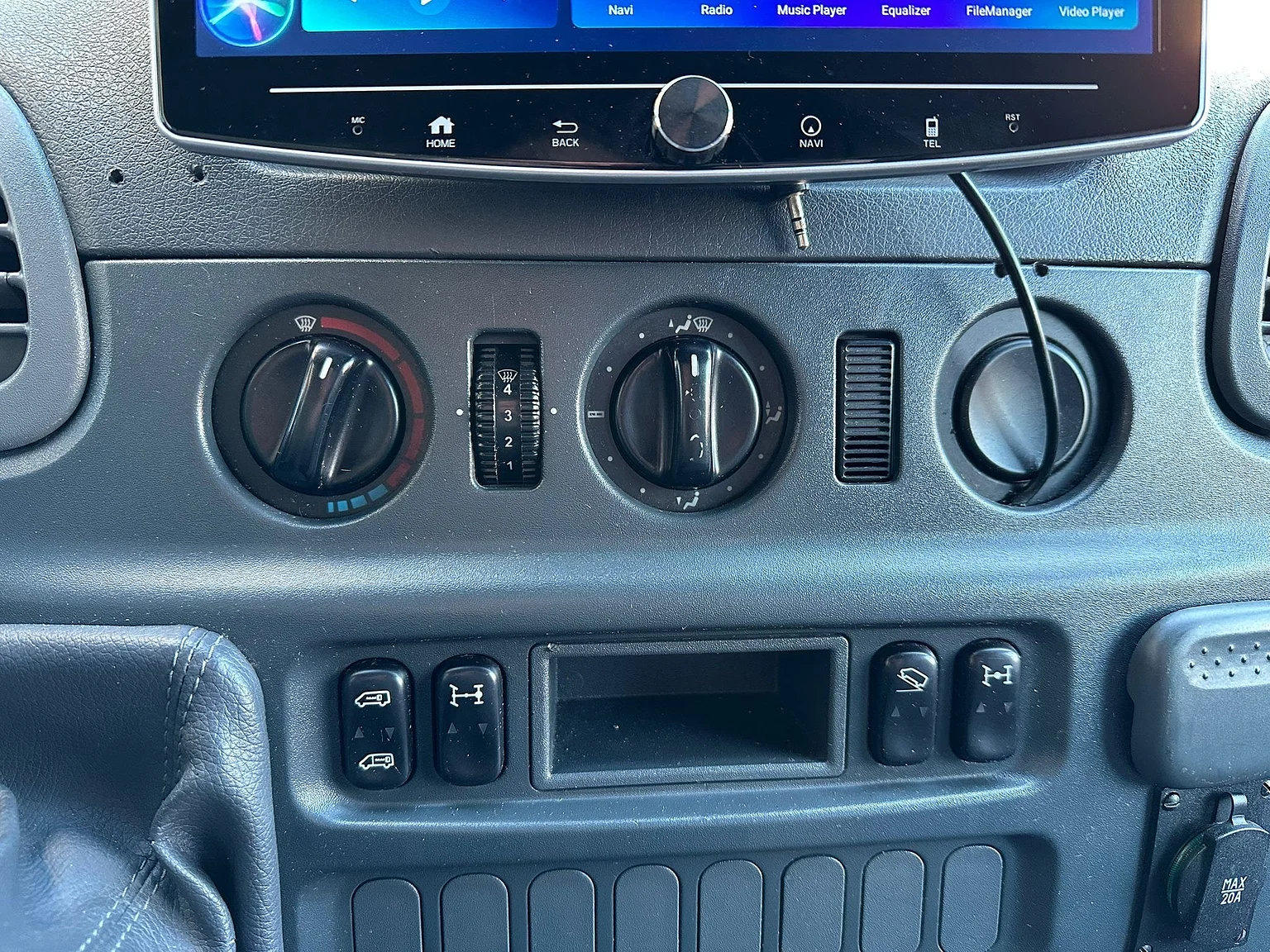 Interiörbild 2004 Mercedes-Benz Sprinter 4x4 Campervan/Overlander (5)