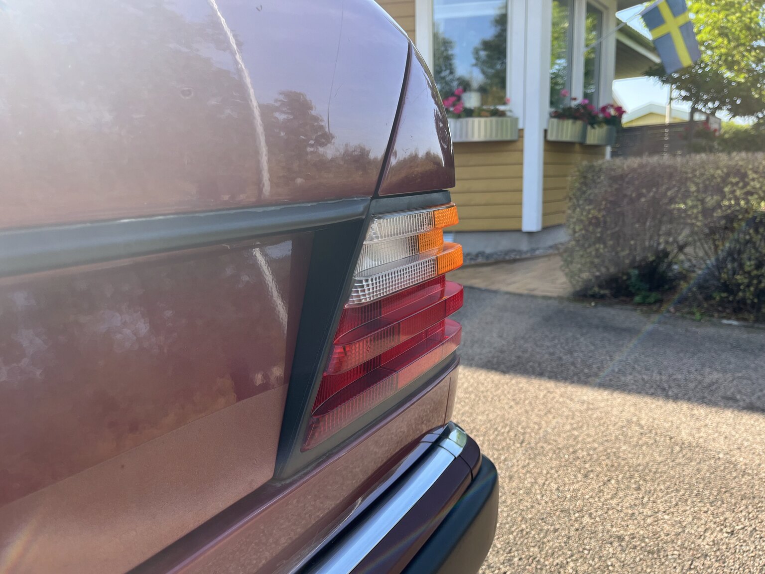 Exterior image of 1990 Mercedes-Benz 230 E