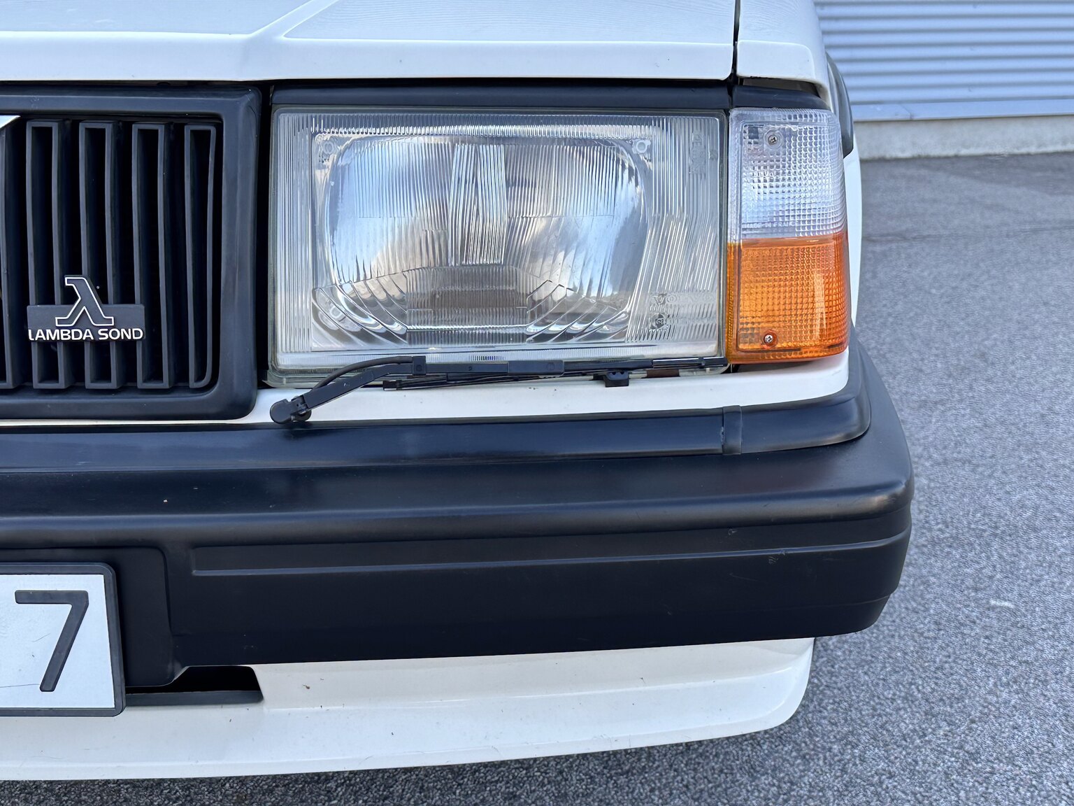 Exterior image of 1991 Volvo 240 GLT