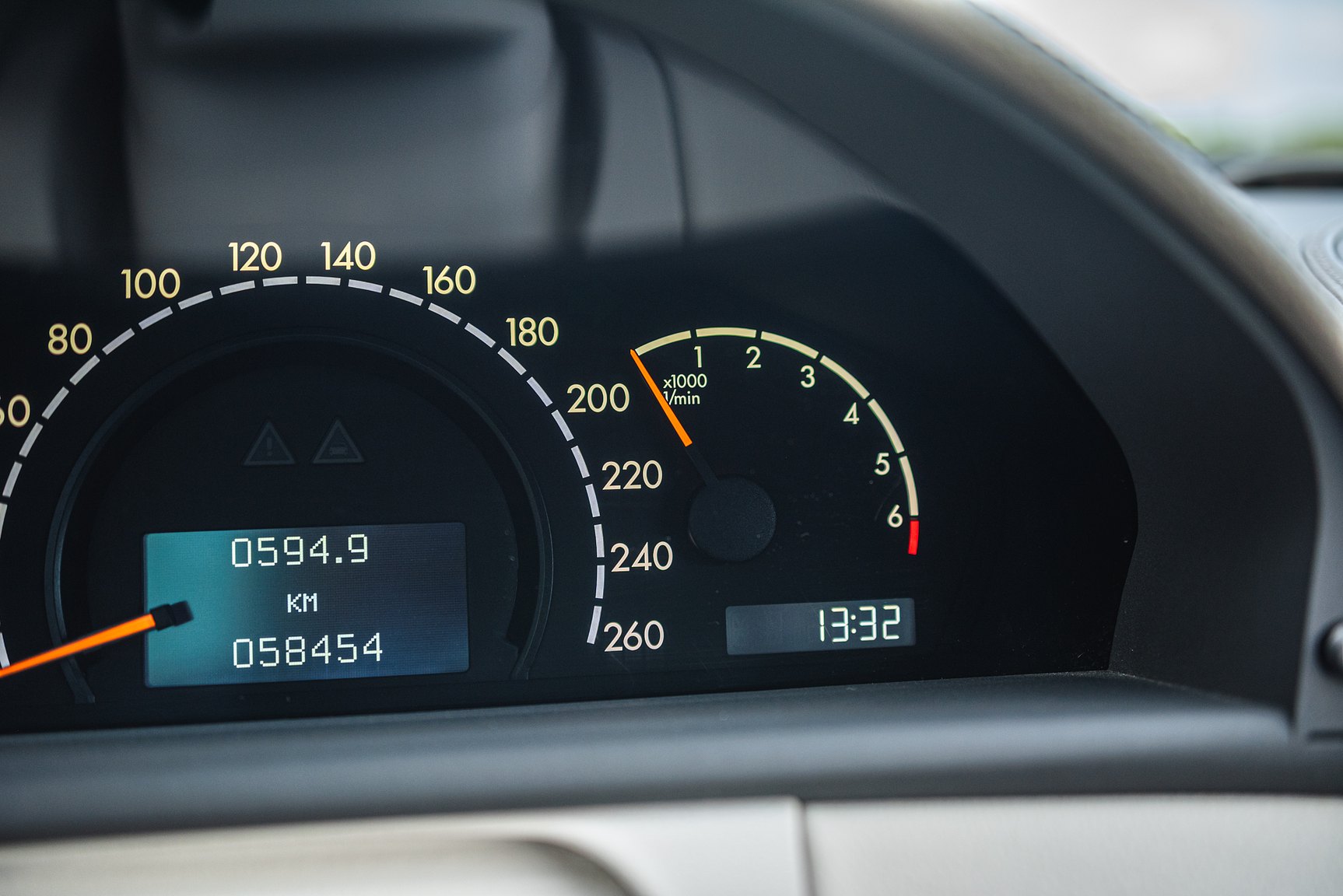 Interior image of 2000 Mercedes-Benz CL 500