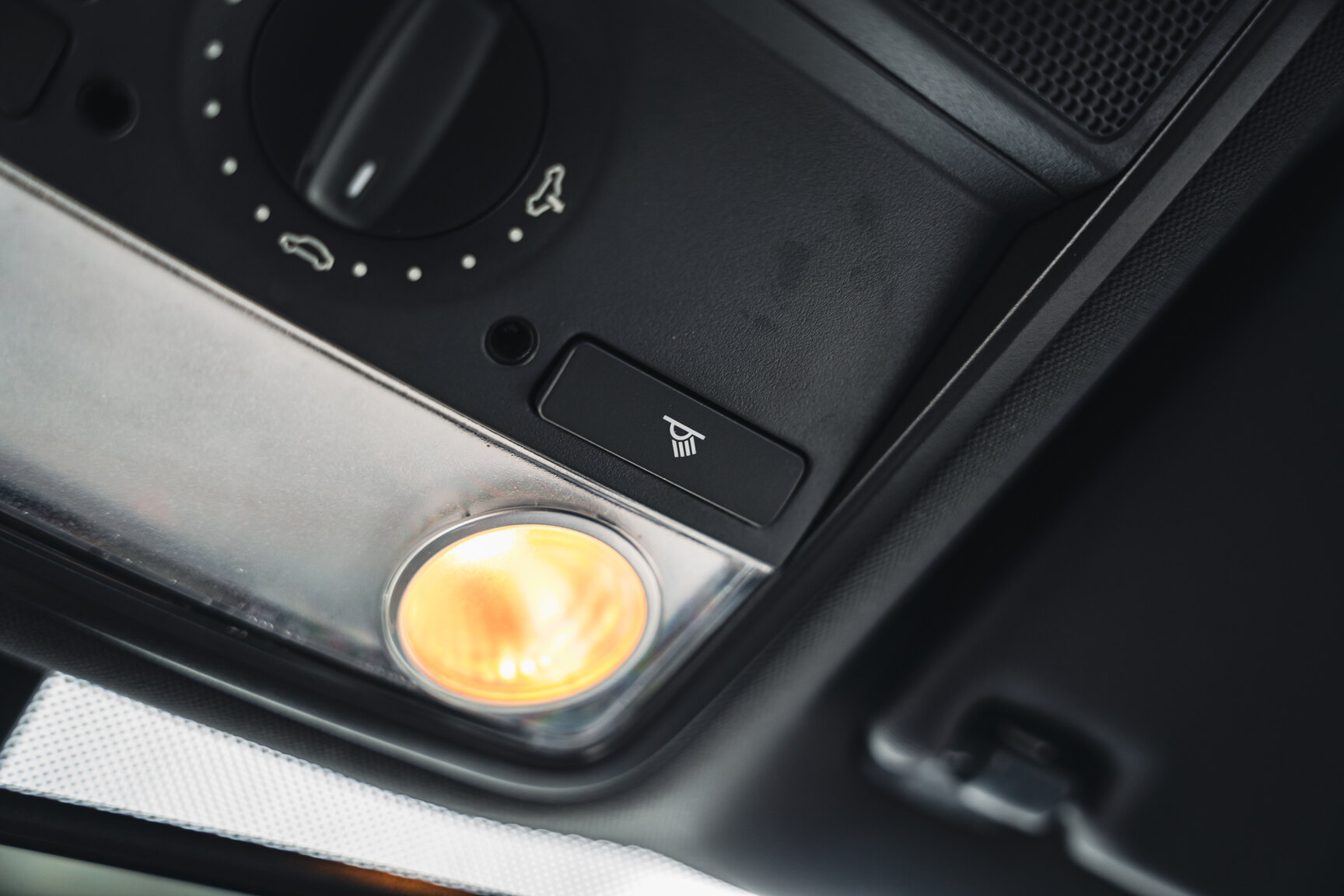 Innenraumfoto von 2007 Volkswagen Golf R32 (47)