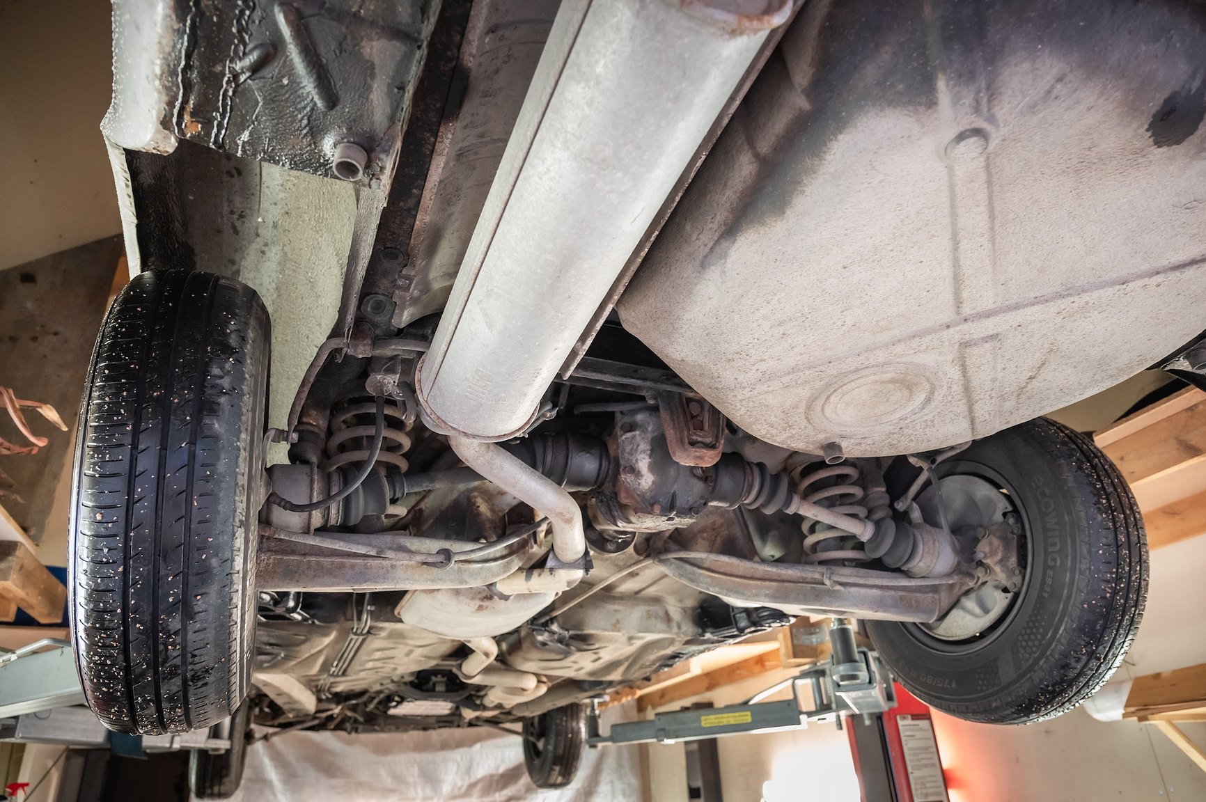Image of 1985 Mercedes-Benz 200 Automatic mechanics