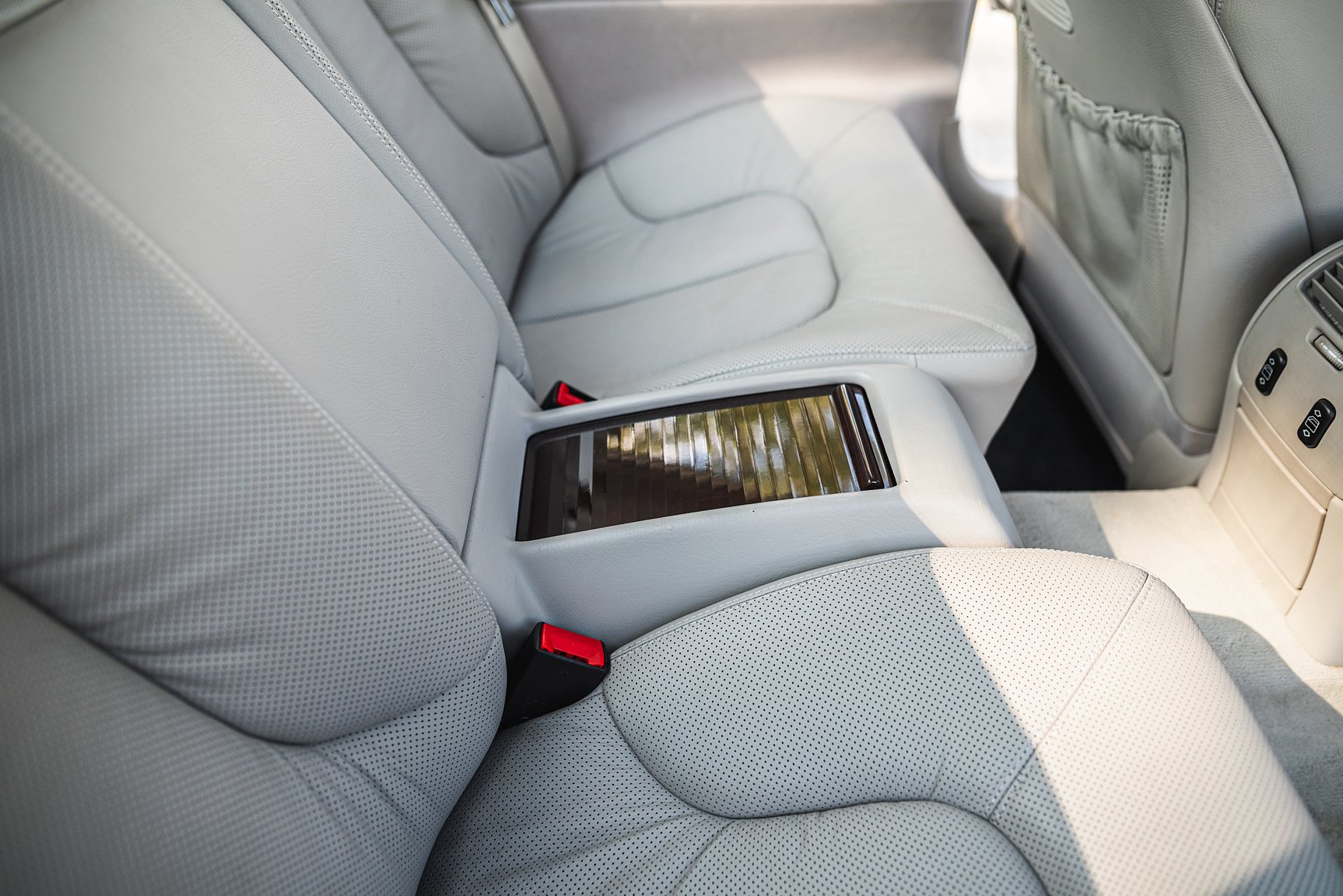 Interior image of 2000 Mercedes-Benz CL 500
