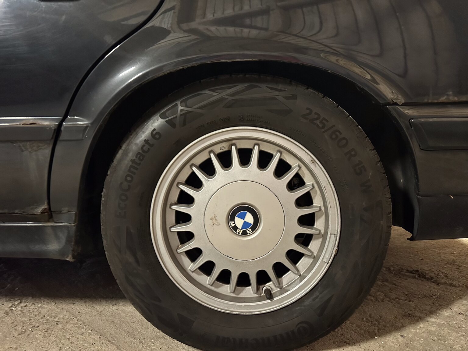 Exteriörbild på 1988 BMW 535i