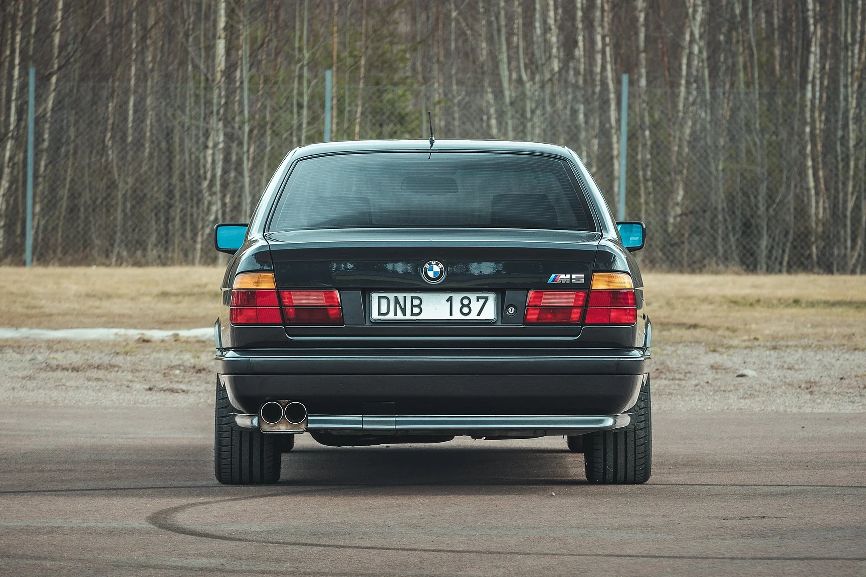 Exterior image of 1992 BMW M5 3.8 (13)