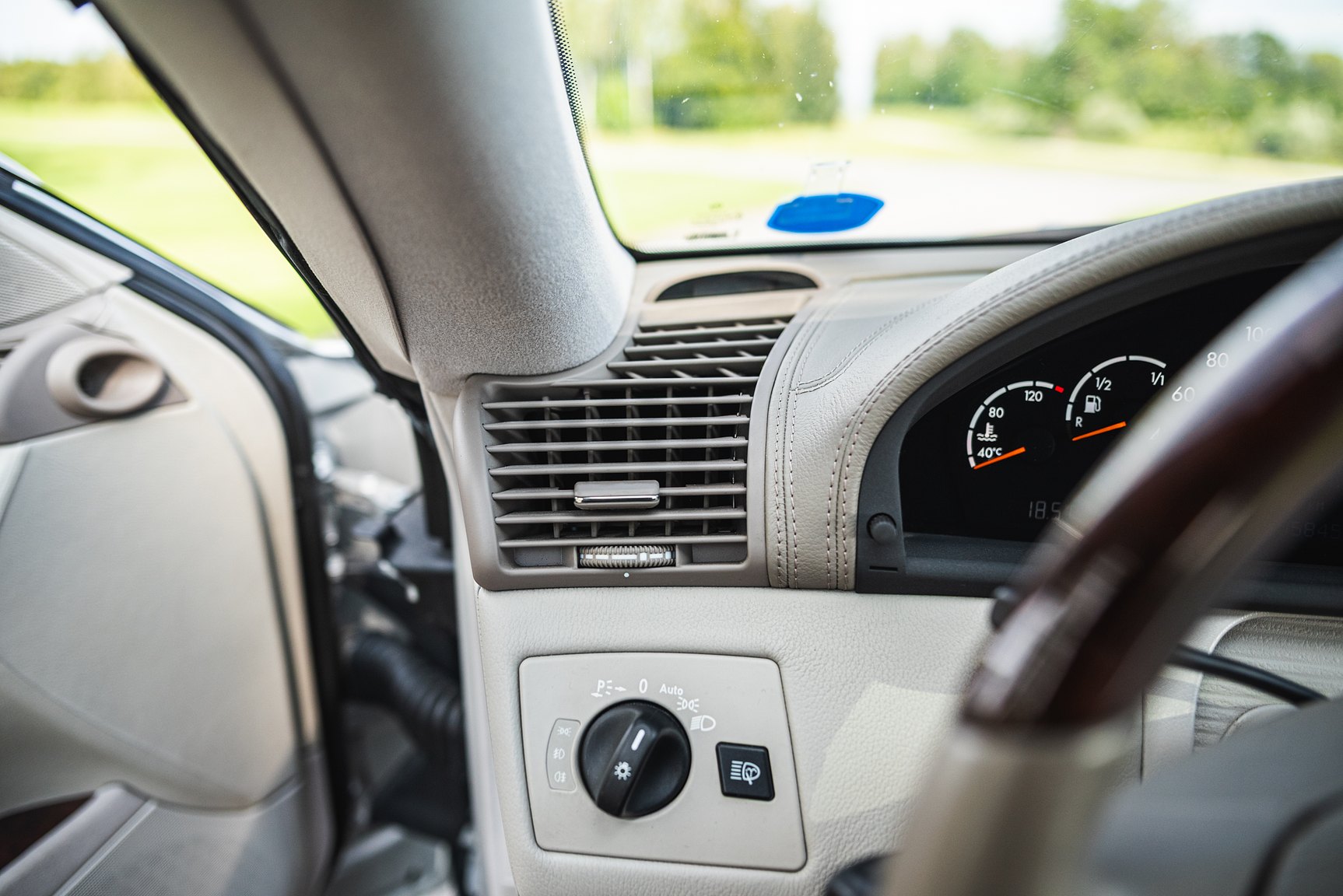 Interior image of 2000 Mercedes-Benz CL 500
