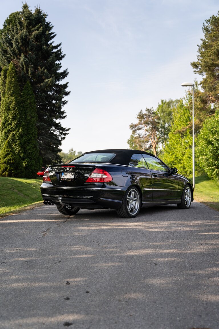 Exterior image of 2009 Mercedes-Benz CLK 550