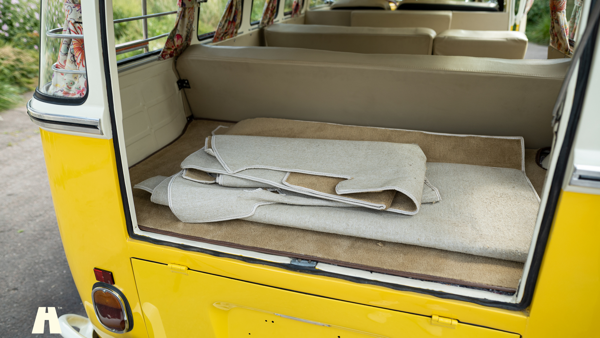 Interiörbild 1974 Volkswagen T1 Split Window  