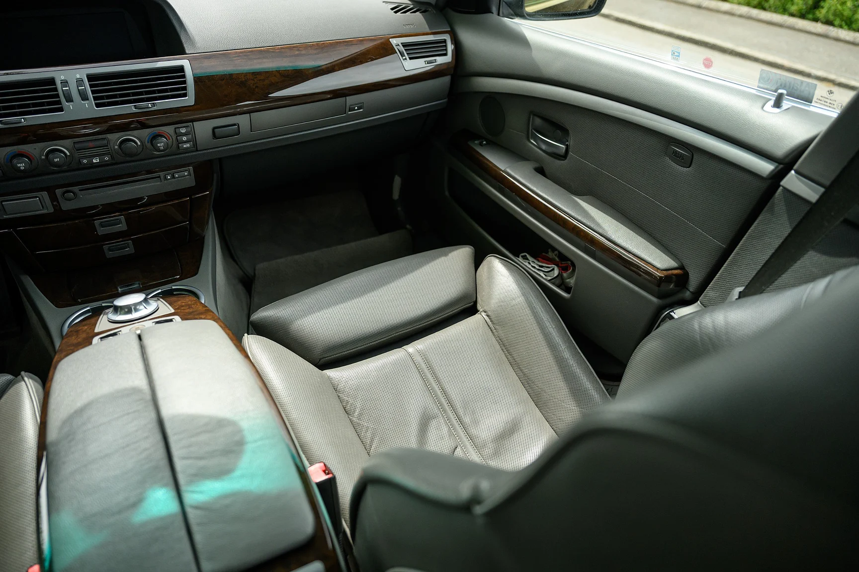 Innenraumfoto von 2001 BMW 745i (8)