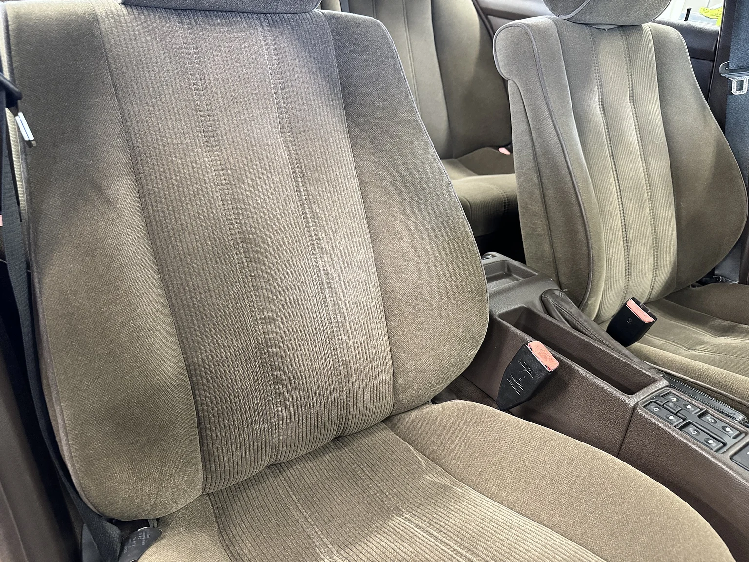 Interior image of 1988 BMW 535i - NO RESERVE (56)