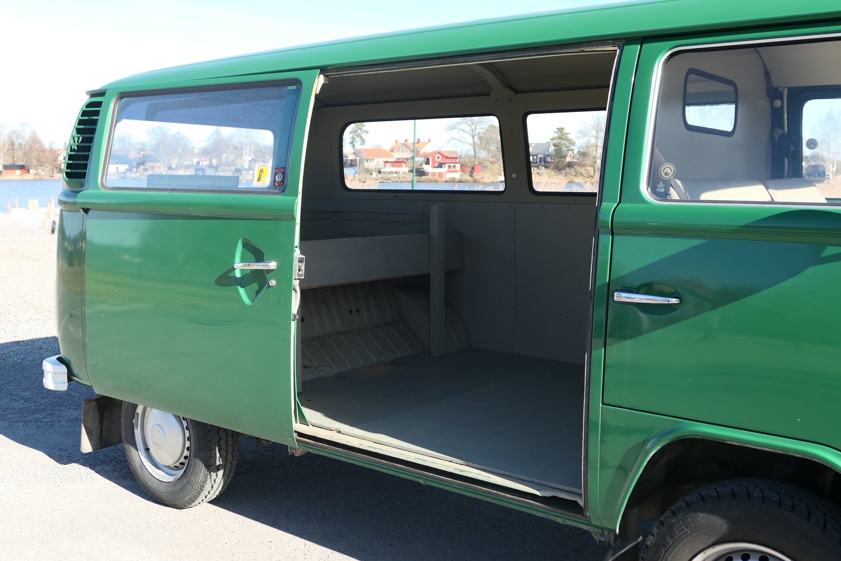 Interiörbild 1975 Volkswagen Transporter 1600 Minibuss