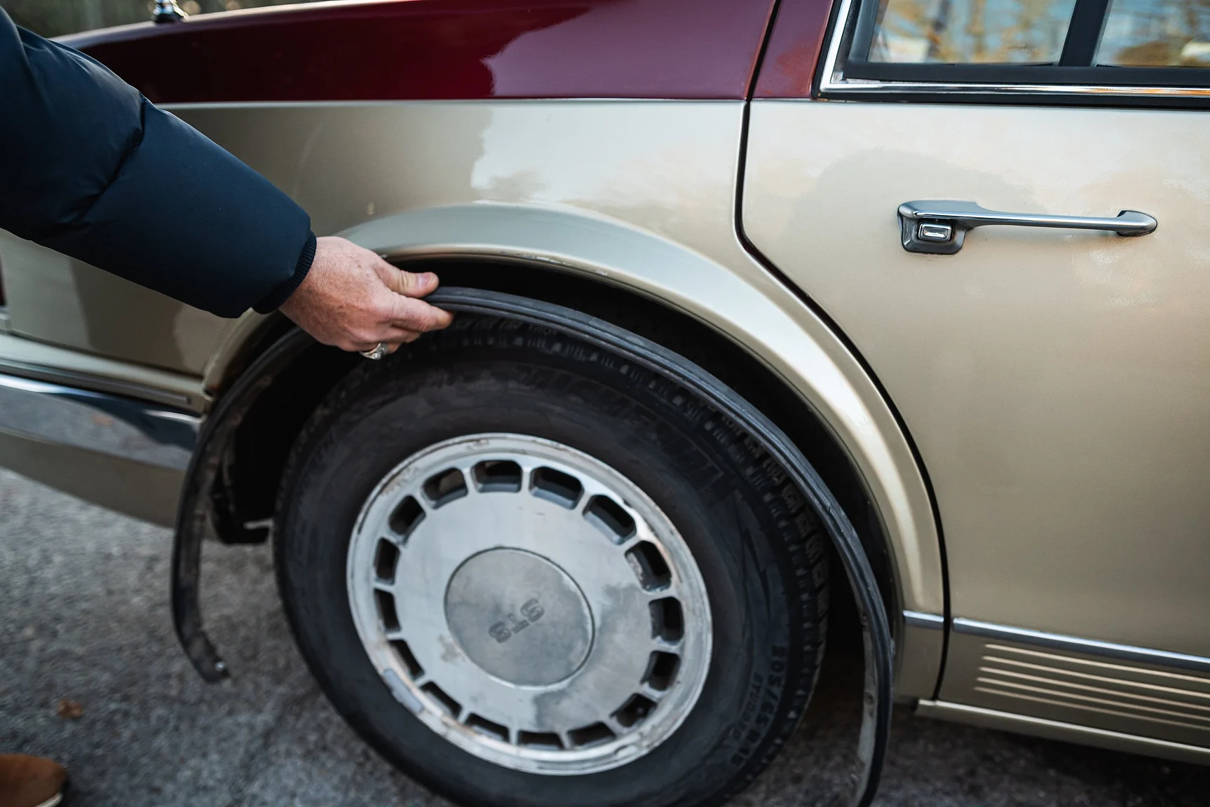 Exterior image of 1989 Cadillac Seville (52)