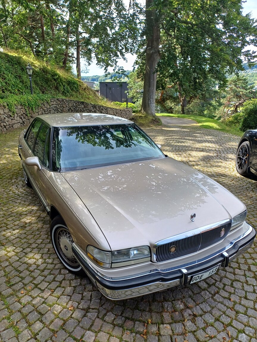 Exteriörbild på 1992 Buick Park Avenue
