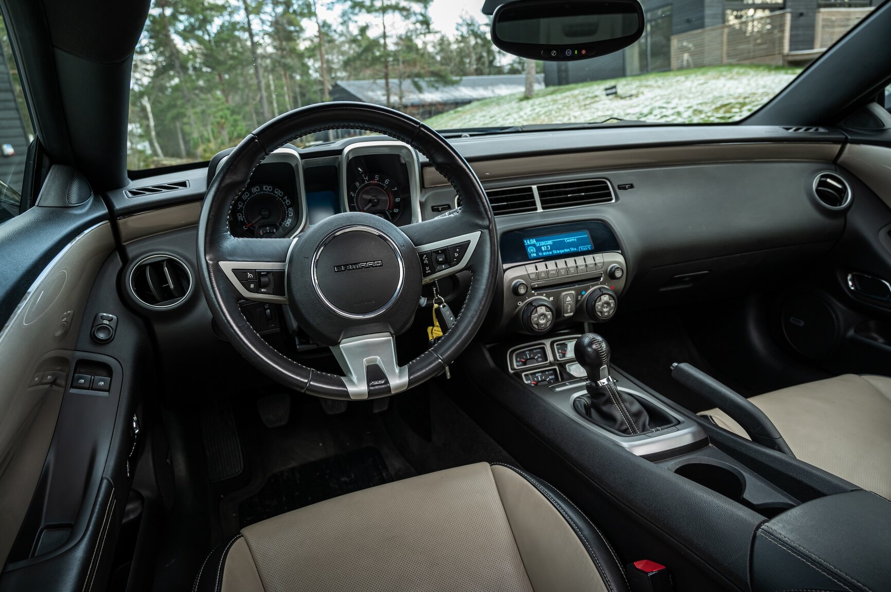 Interiörbild 2010 Chevrolet Camaro SS (16)