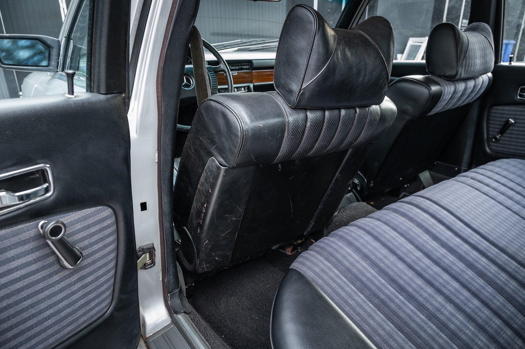 Interior image of 1975 Mercedes-Benz 280 SE 