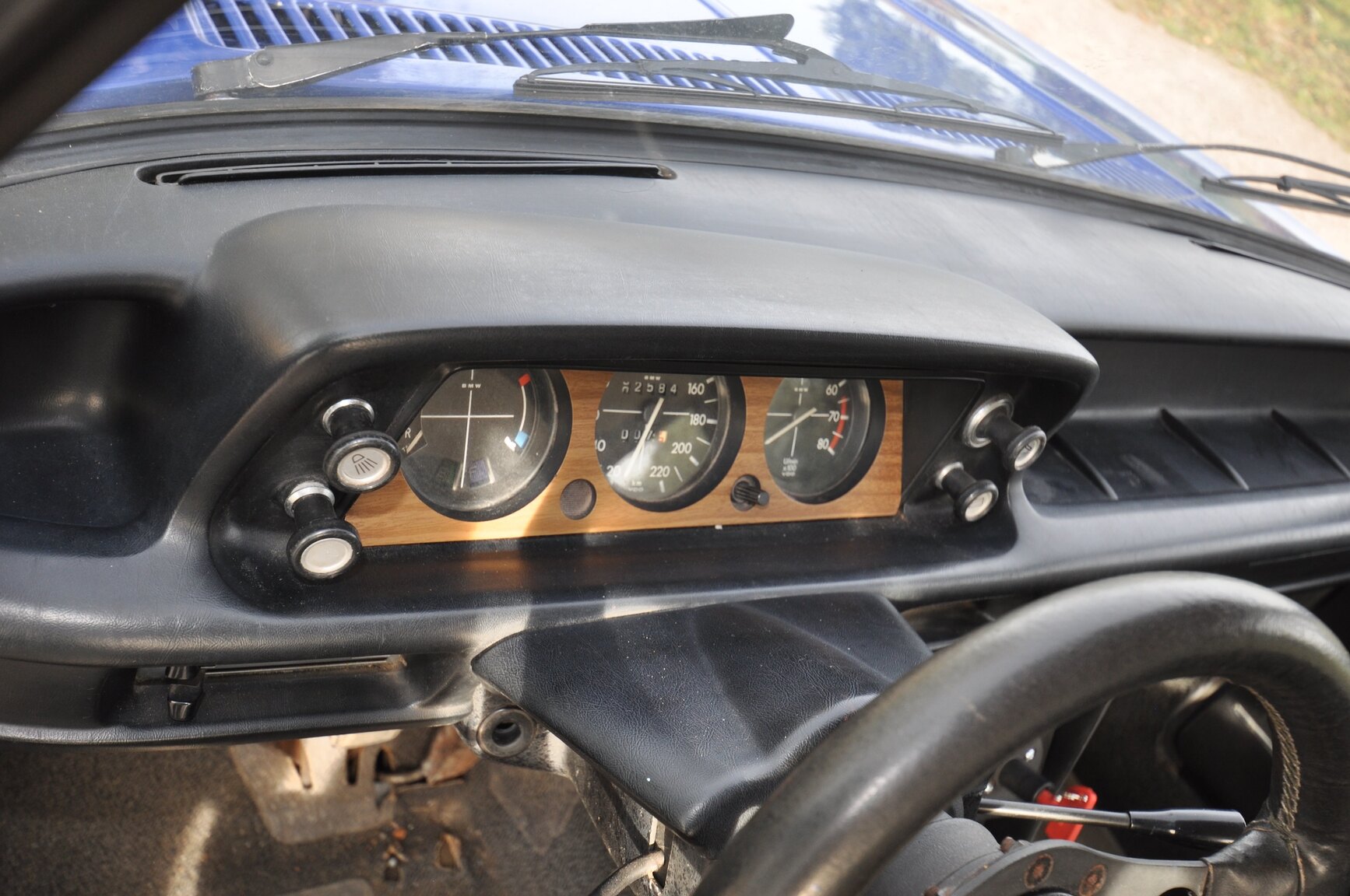 Interior image of 1975 BMW 2002 Tii