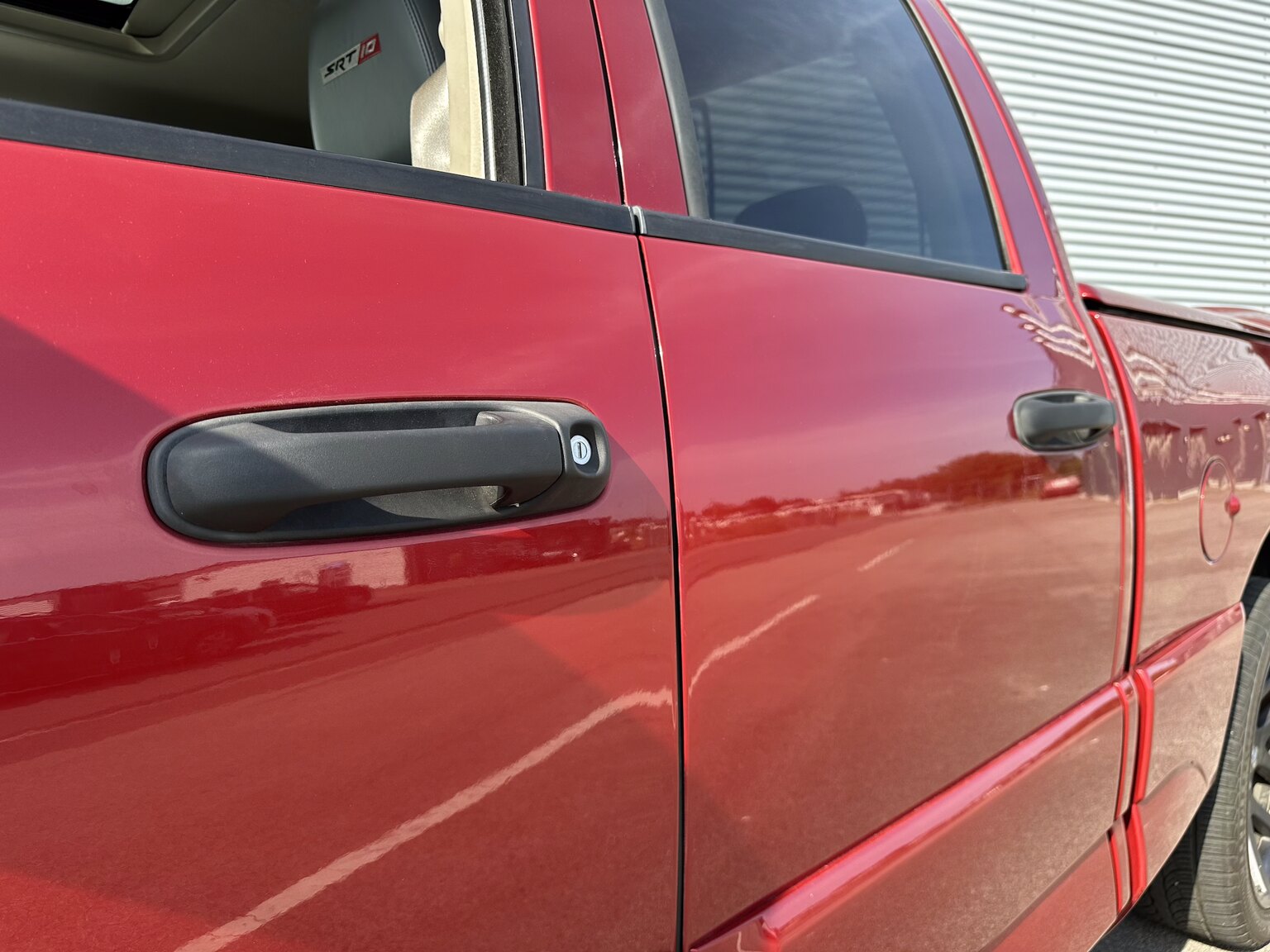 Exteriörbild på 2006 Dodge Ram SRT10
