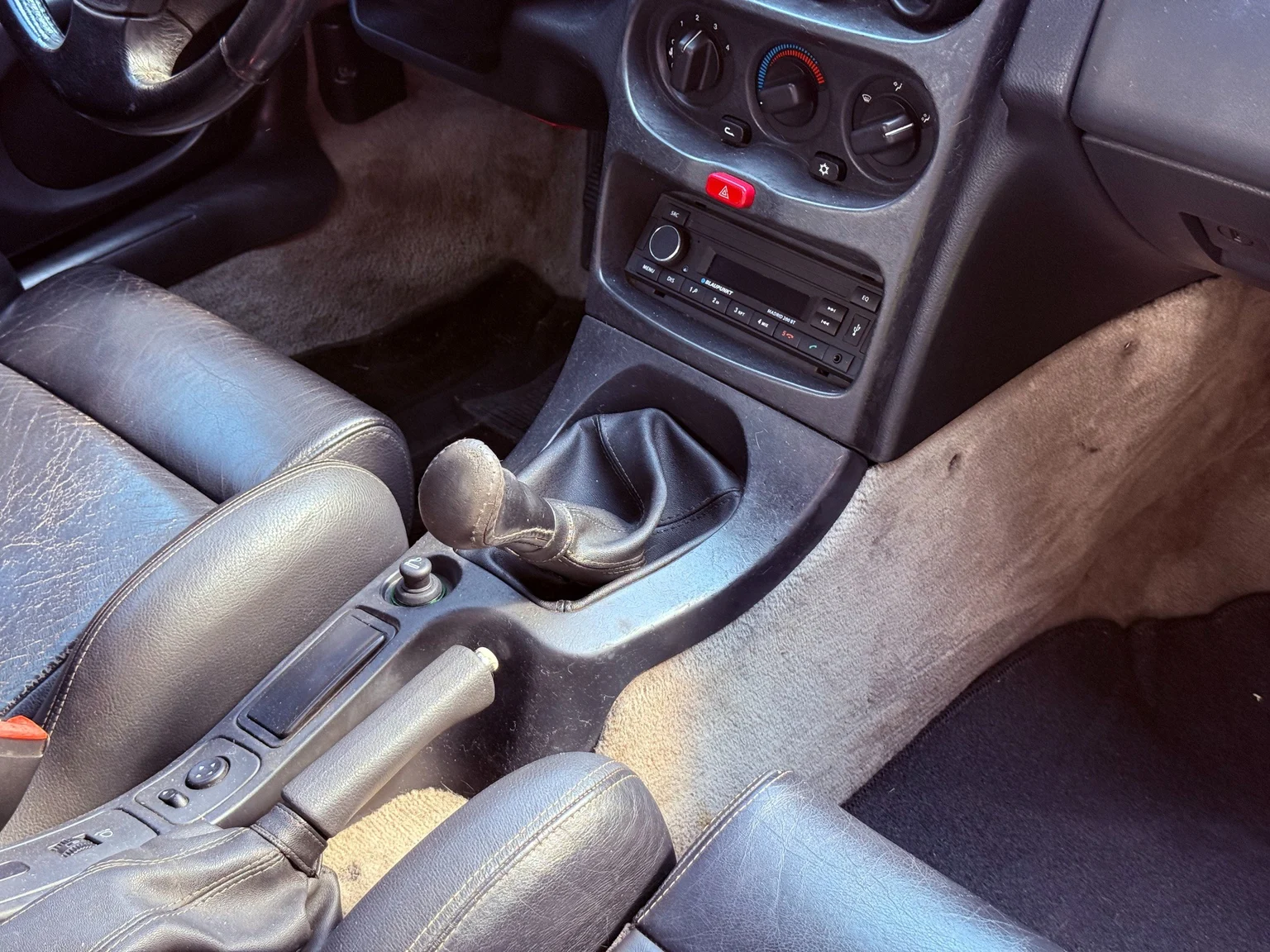 Innenraumfoto von 1997 Alfa Romeo GTV (47)