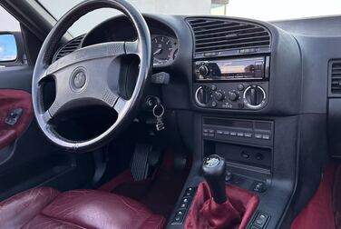 Interior image of 1993 BMW 325 I CABRIO 