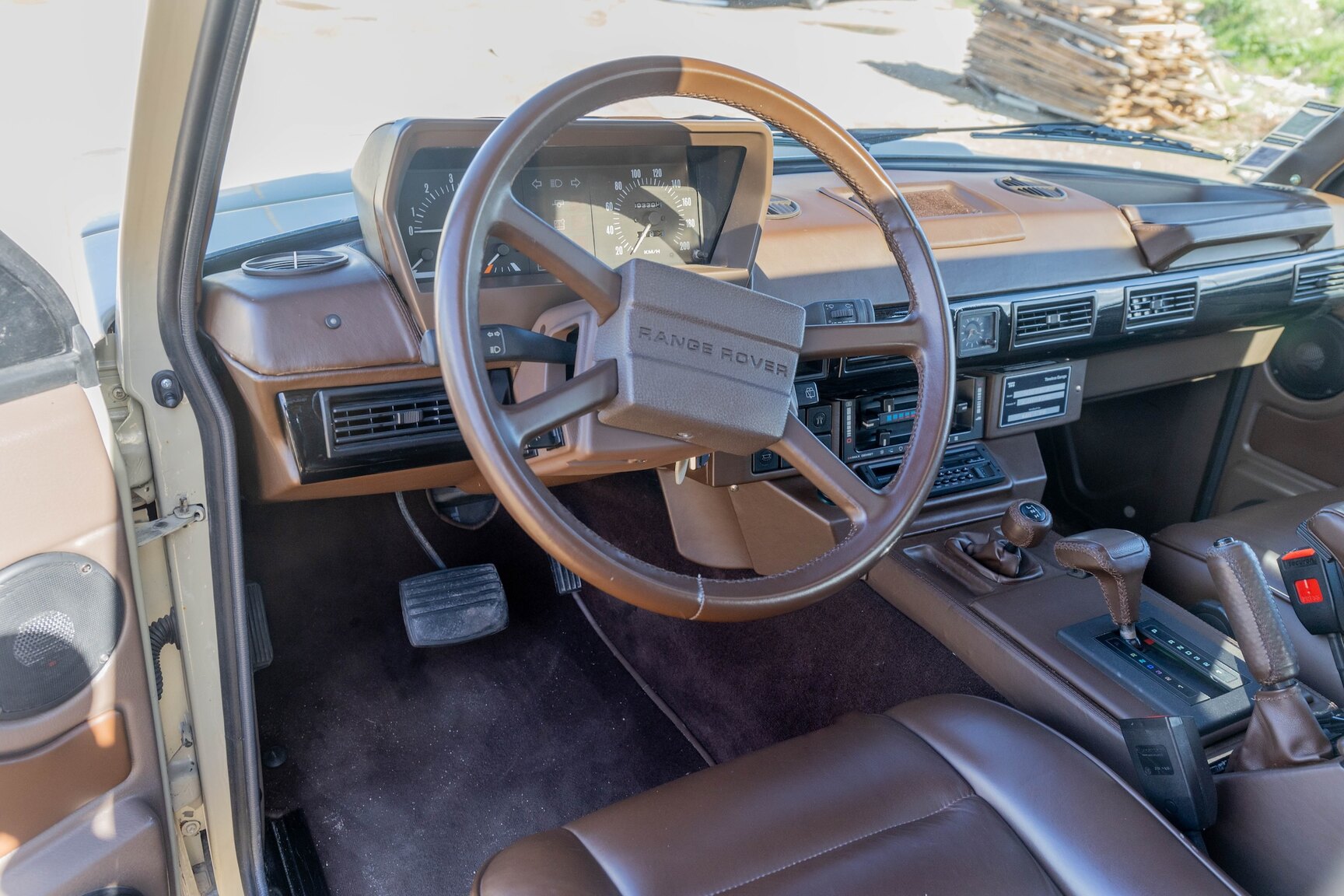 Innenraumfoto von 1991 Range Rover Restomod
