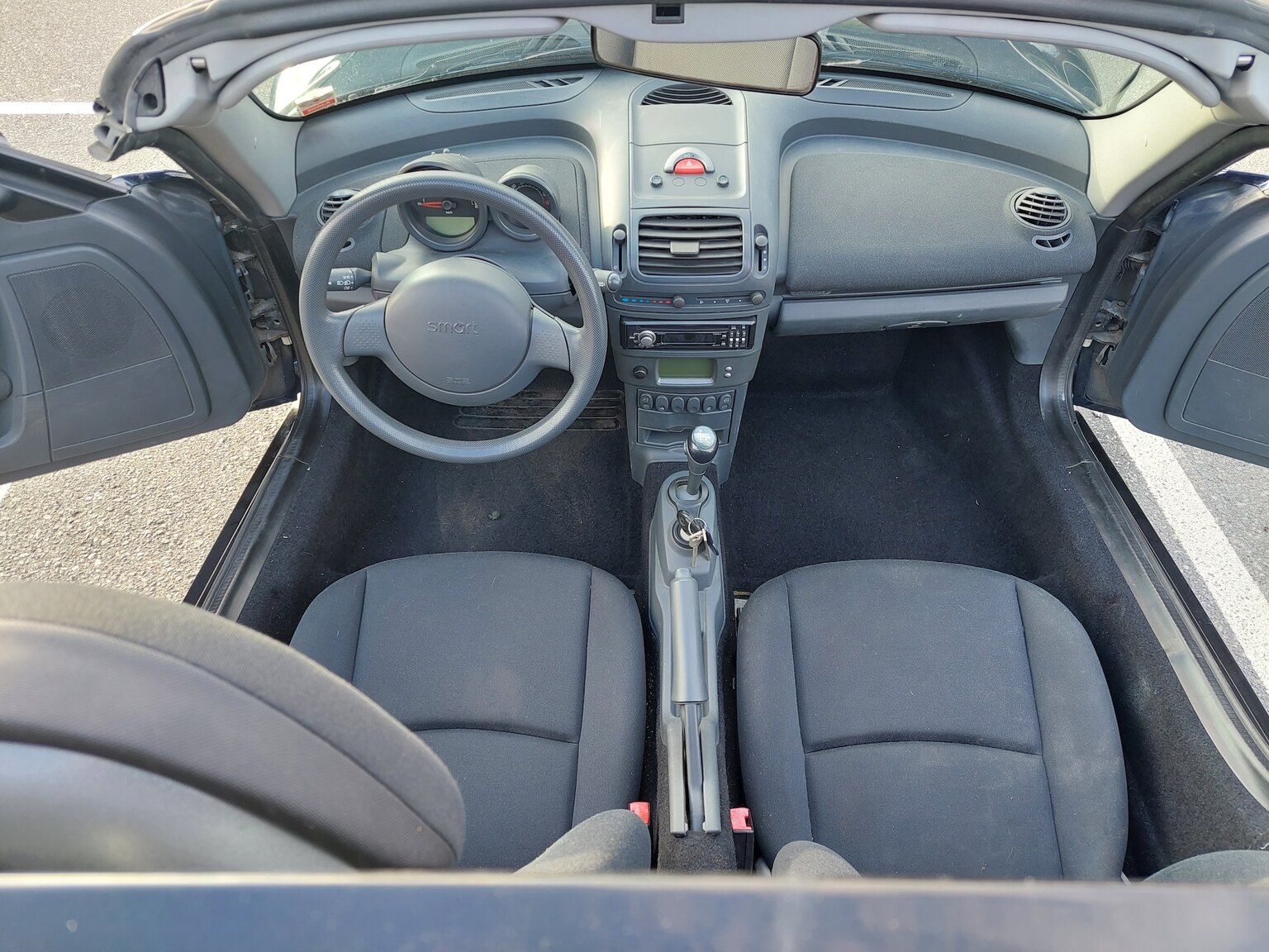 Innenraumfoto von 2004 Smart Roadster
