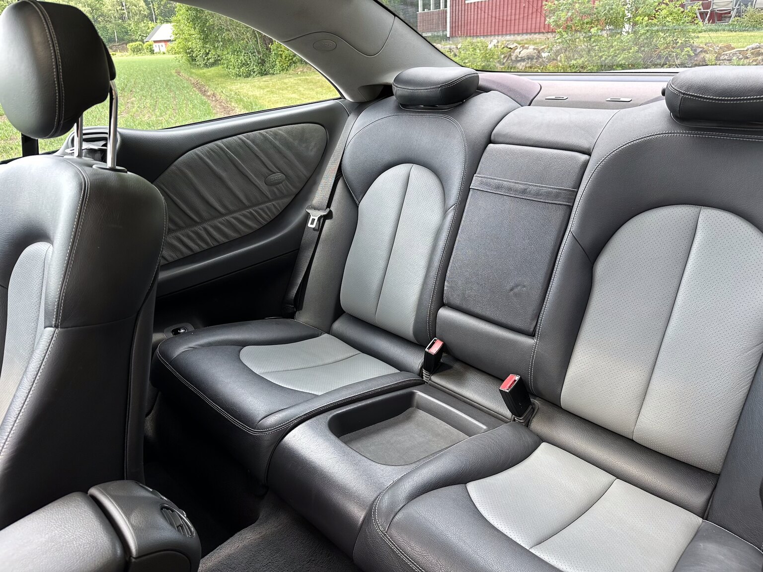 Innenraumfoto von 2003 Mercedes CLK 500