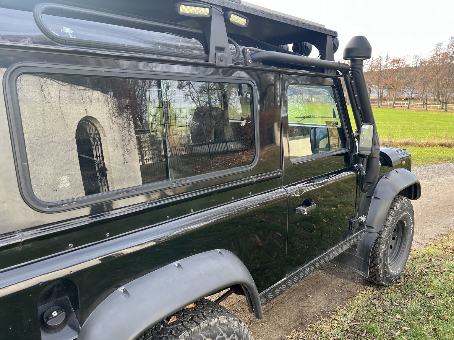 Exteriörbild på 2002 Land Rover Defender 90 2.5 Td5