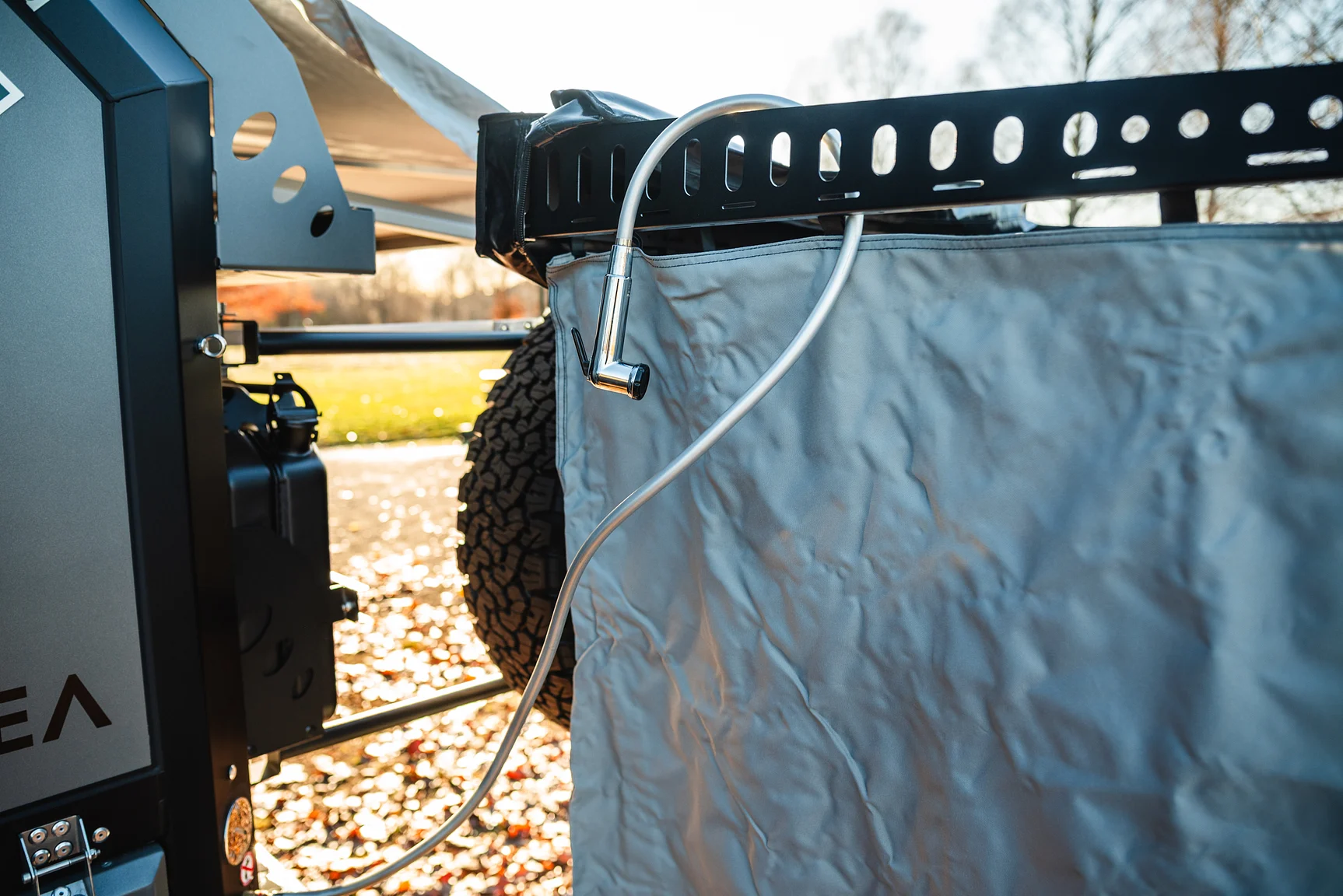 Exterior image of 2025 Northea Trailer Expedition Crawler 458i Offgrid-Camper (84)