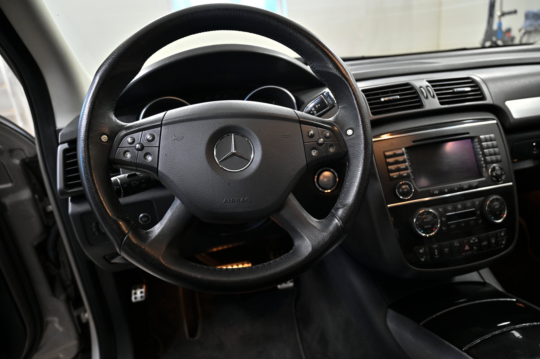 Innenraumfoto von 2006 Mercedes-Benz R 63 AMG